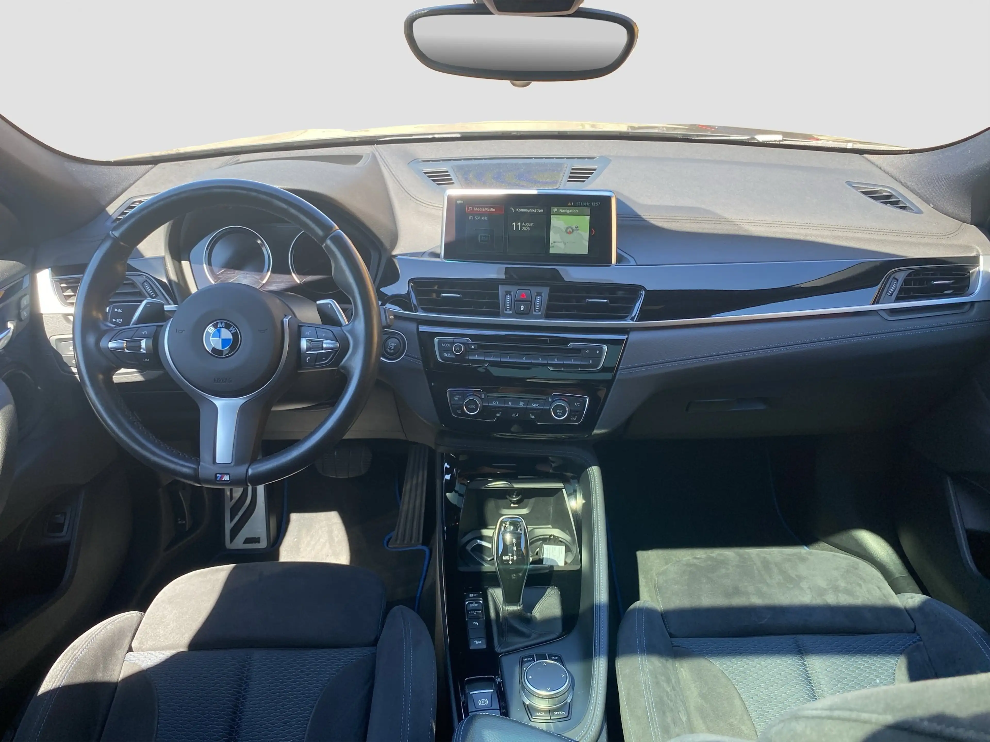 BMW X2 xDrive 20d //M-Sport X LED Pano AHK RFK HUD Hifi — photo 12