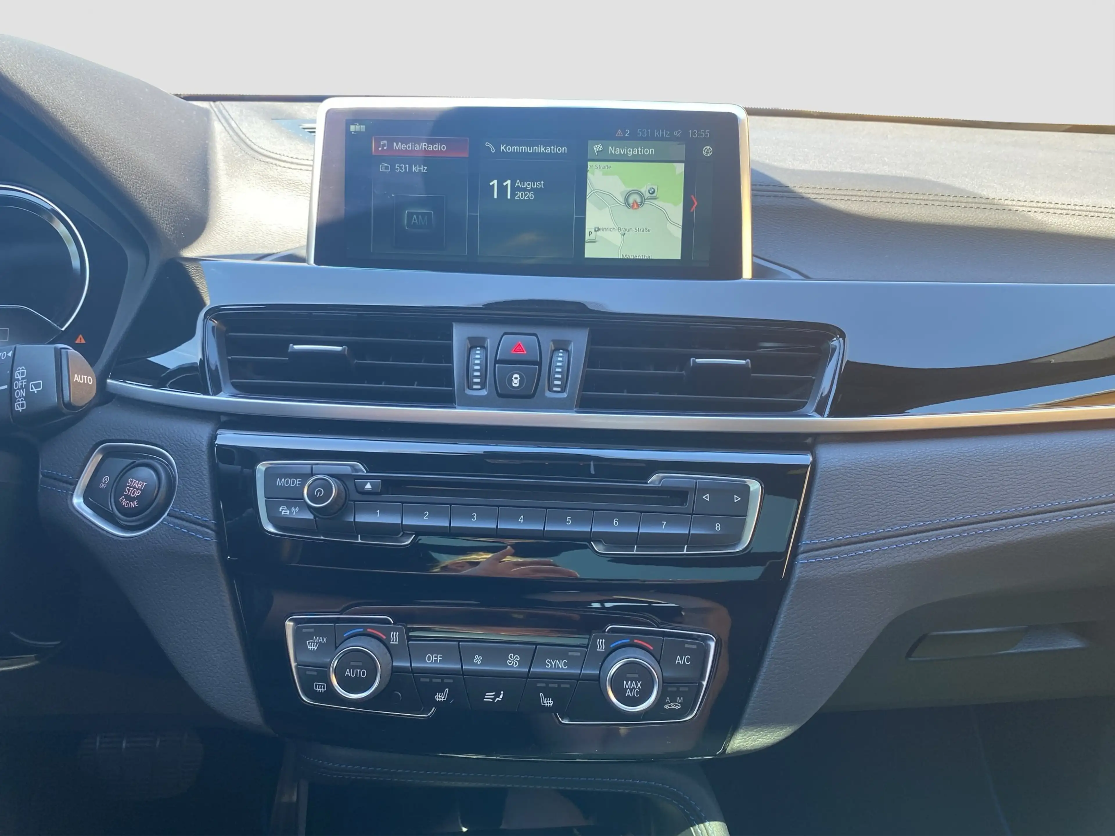 BMW X2 xDrive 20d //M-Sport X LED Pano AHK RFK HUD Hifi — photo 14