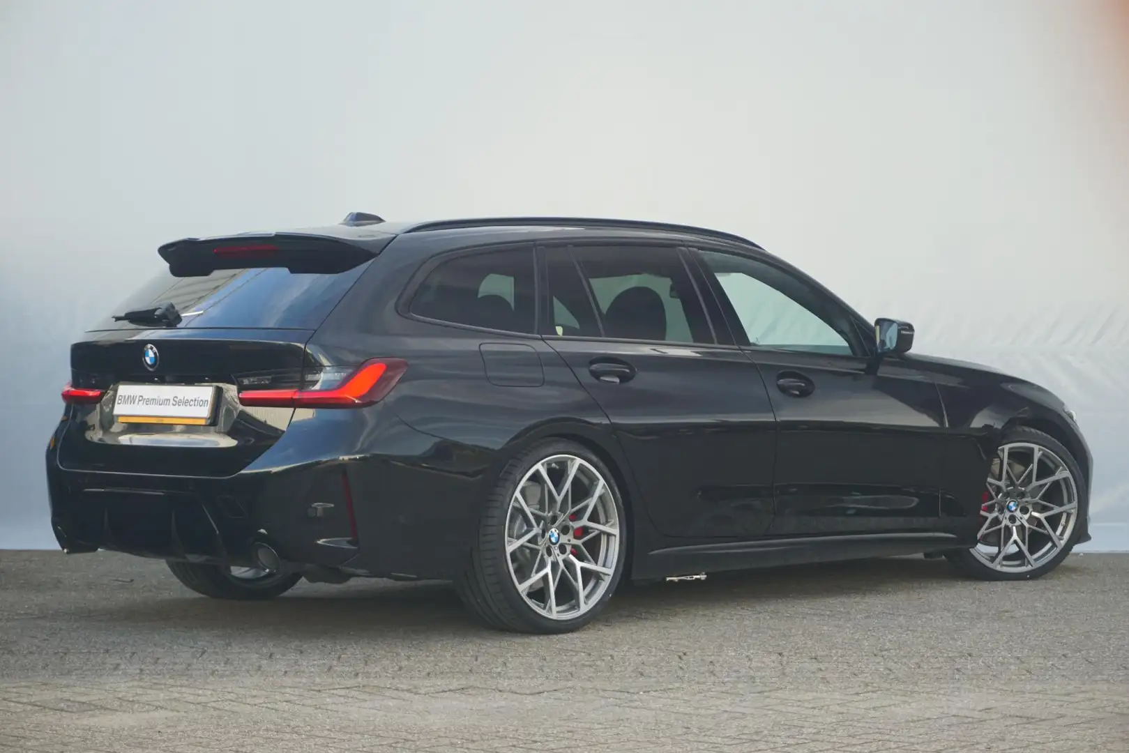 BMW 330 3-serie Touring 330e M Sport Pro | Trekhaak / Harm Noir - 2