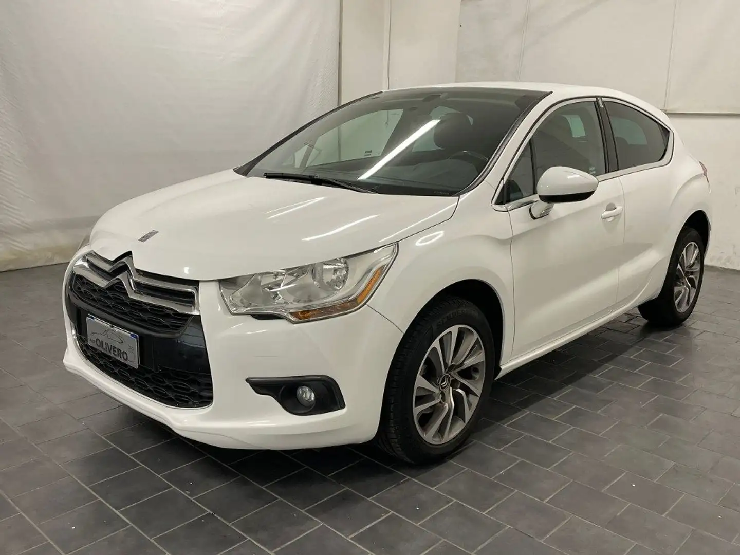 DS Automobiles DS 4 1.6 e-HDi 115cv So Chic Blanc - 2