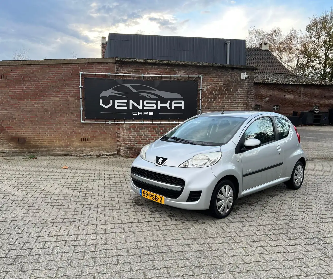 Peugeot 107 1.0-12V Millesim 200 Gris - 1