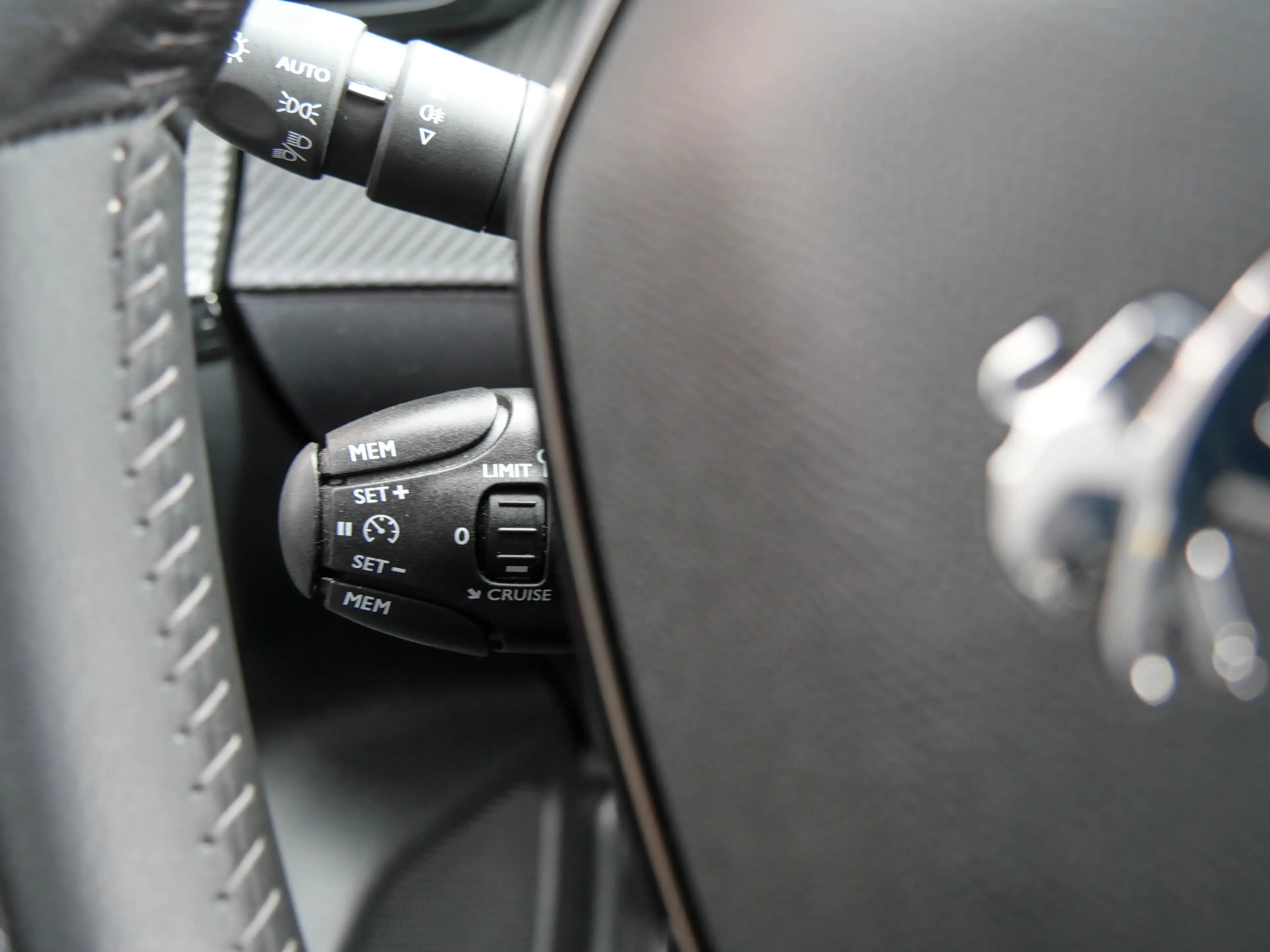 Peugeot e-208 EV Active 50 kWh | APPLE CARPLAY / ANDORID AUTO | — photo 13