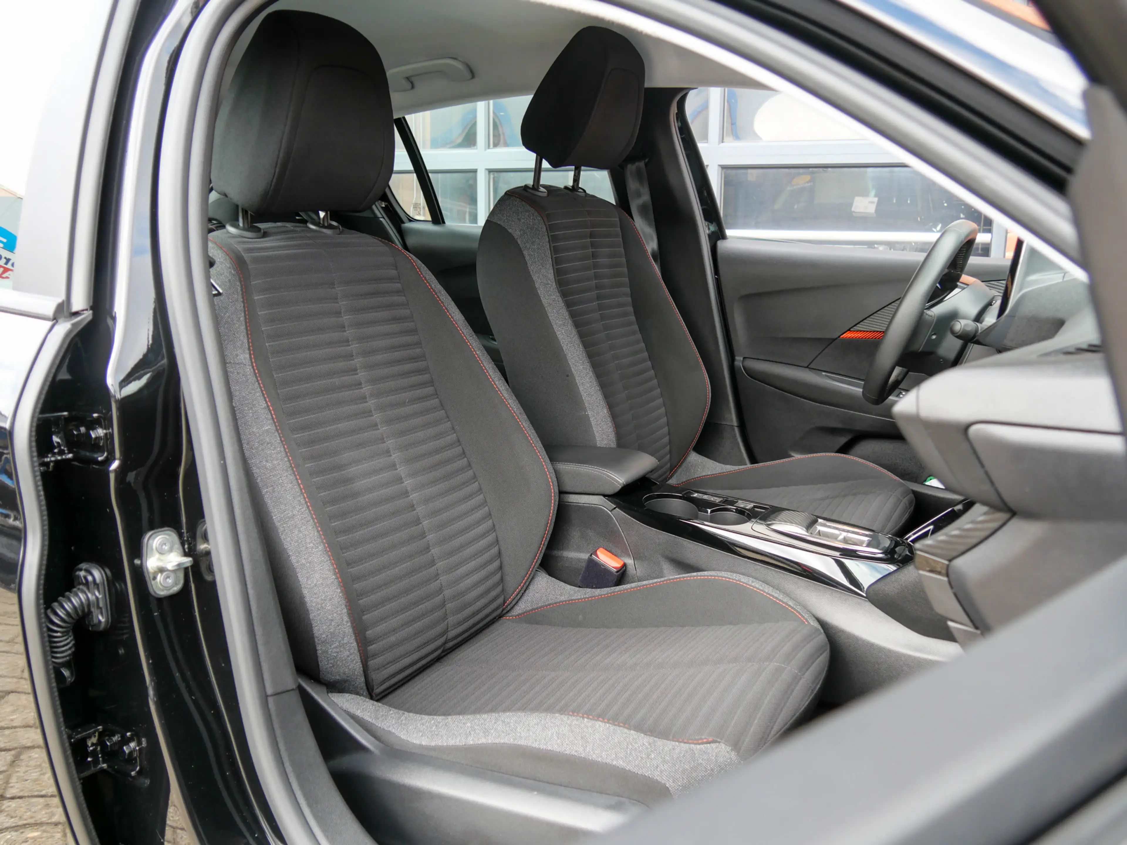 Peugeot e-208 EV Active 50 kWh | APPLE CARPLAY / ANDORID AUTO | — photo 4