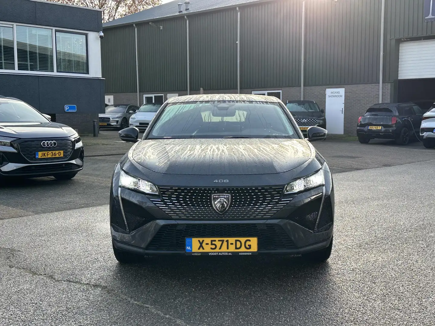 Peugeot 408 1.2 PureTech Allure Pack 130 EAT8 Adaptive cruisec Grau - 2