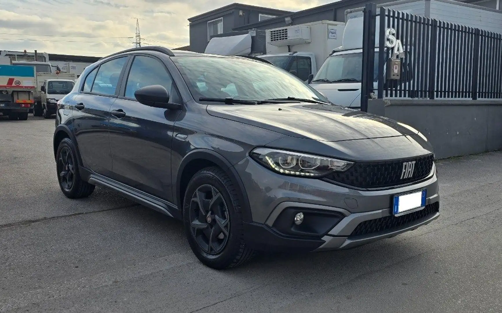 Fiat Tipo 1.3 Mjt S&S 5 porte City Cross Gris - 2