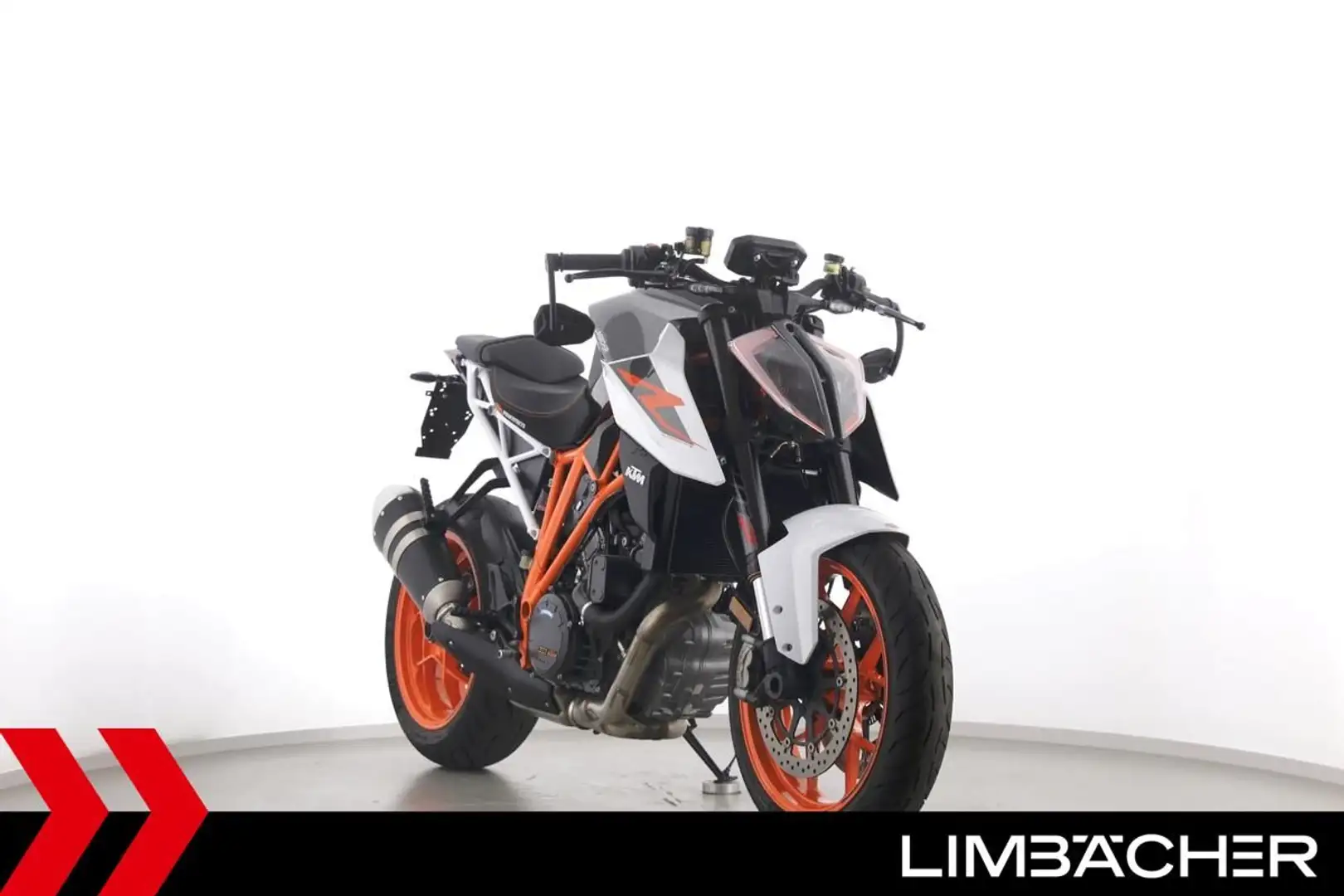 KTM 1290 Super Duke R 1. HAND - 2