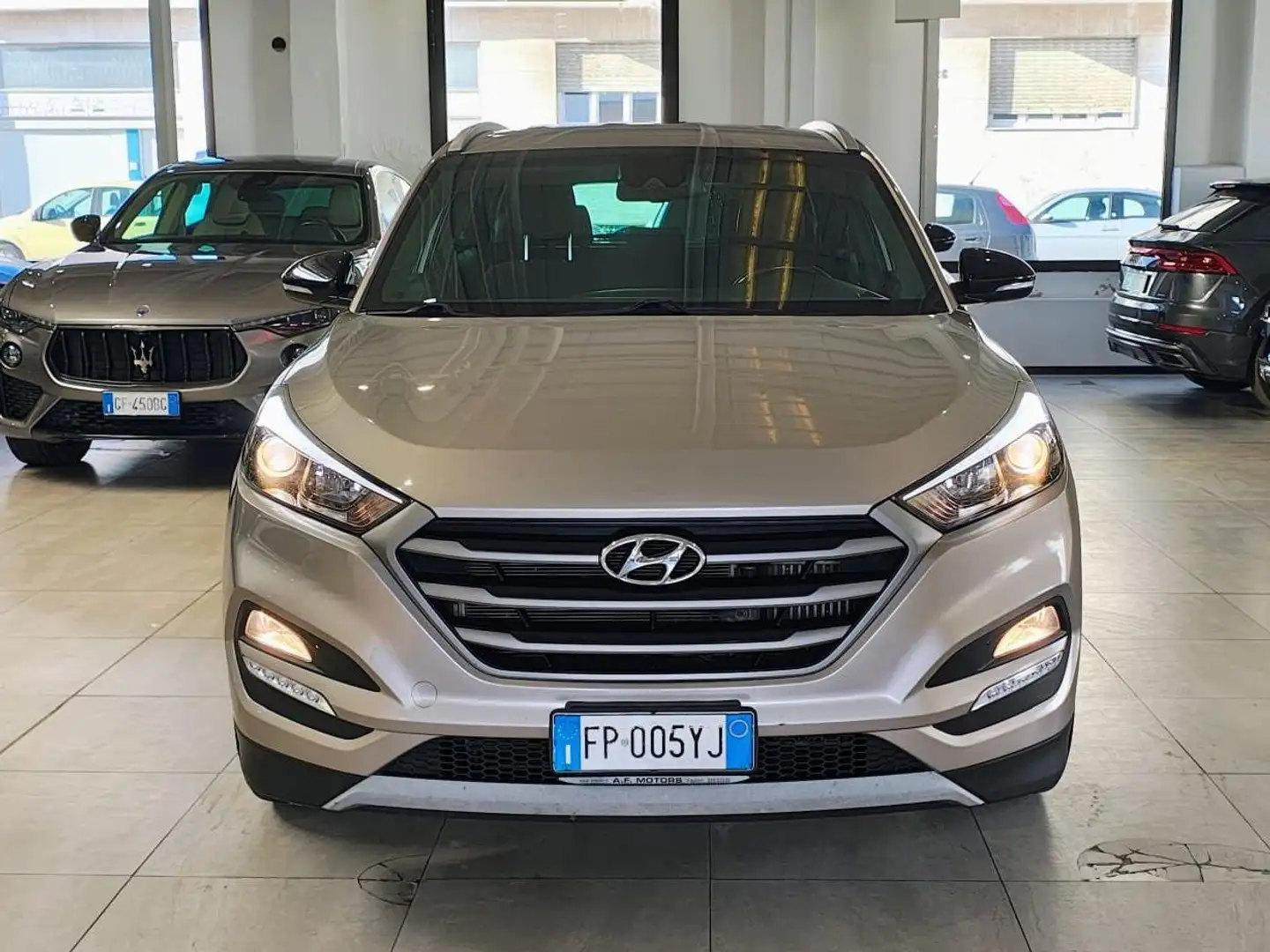 Hyundai TUCSON Tucson II 2015 1.7 crdi Sound 2wd 141cv dct Gris - 2