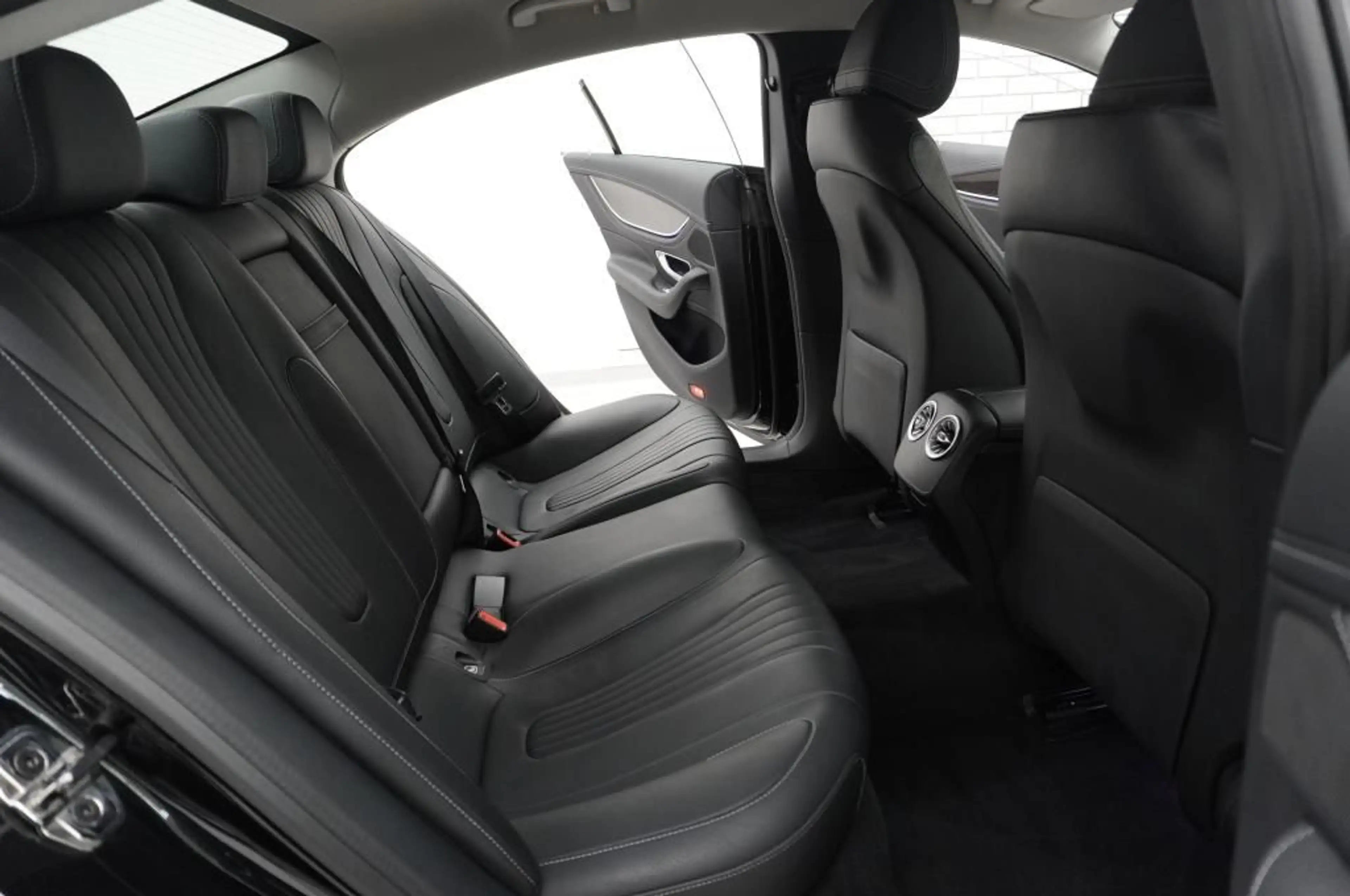 Mercedes-Benz CLS 350 d 4Matic 9G-Tronic Navi/Leder/LED/Kamera — photo 7