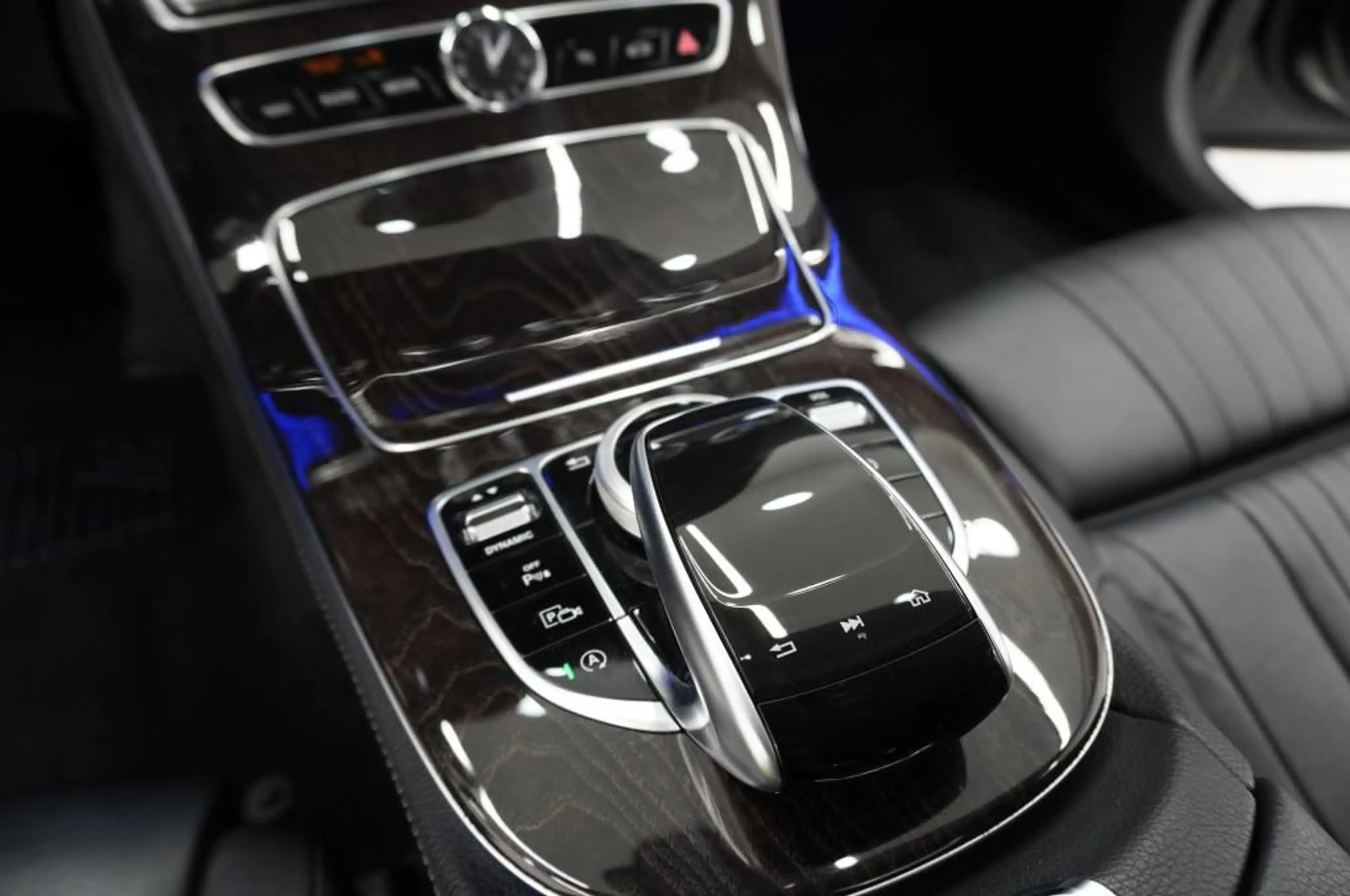 Mercedes-Benz CLS 350 d 4Matic 9G-Tronic Navi/Leder/LED/Kamera — photo 15