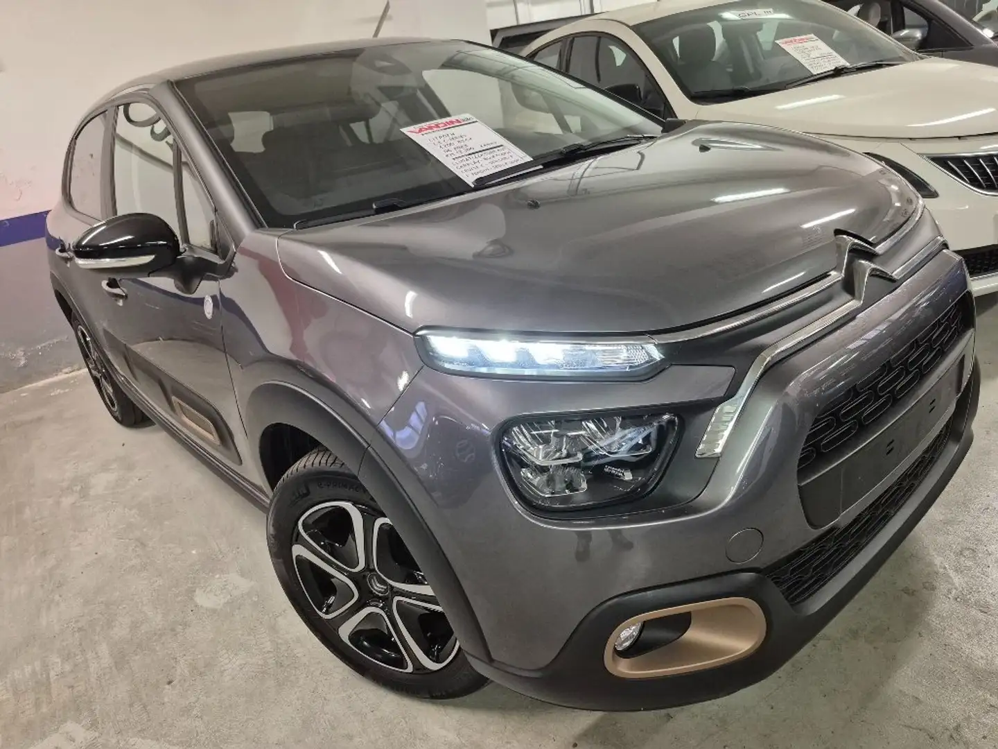 Citroen C3 C3 1.2 Benz. 83cv SERIE SPECIALE "C-SERIES", TOP! Gris - 1