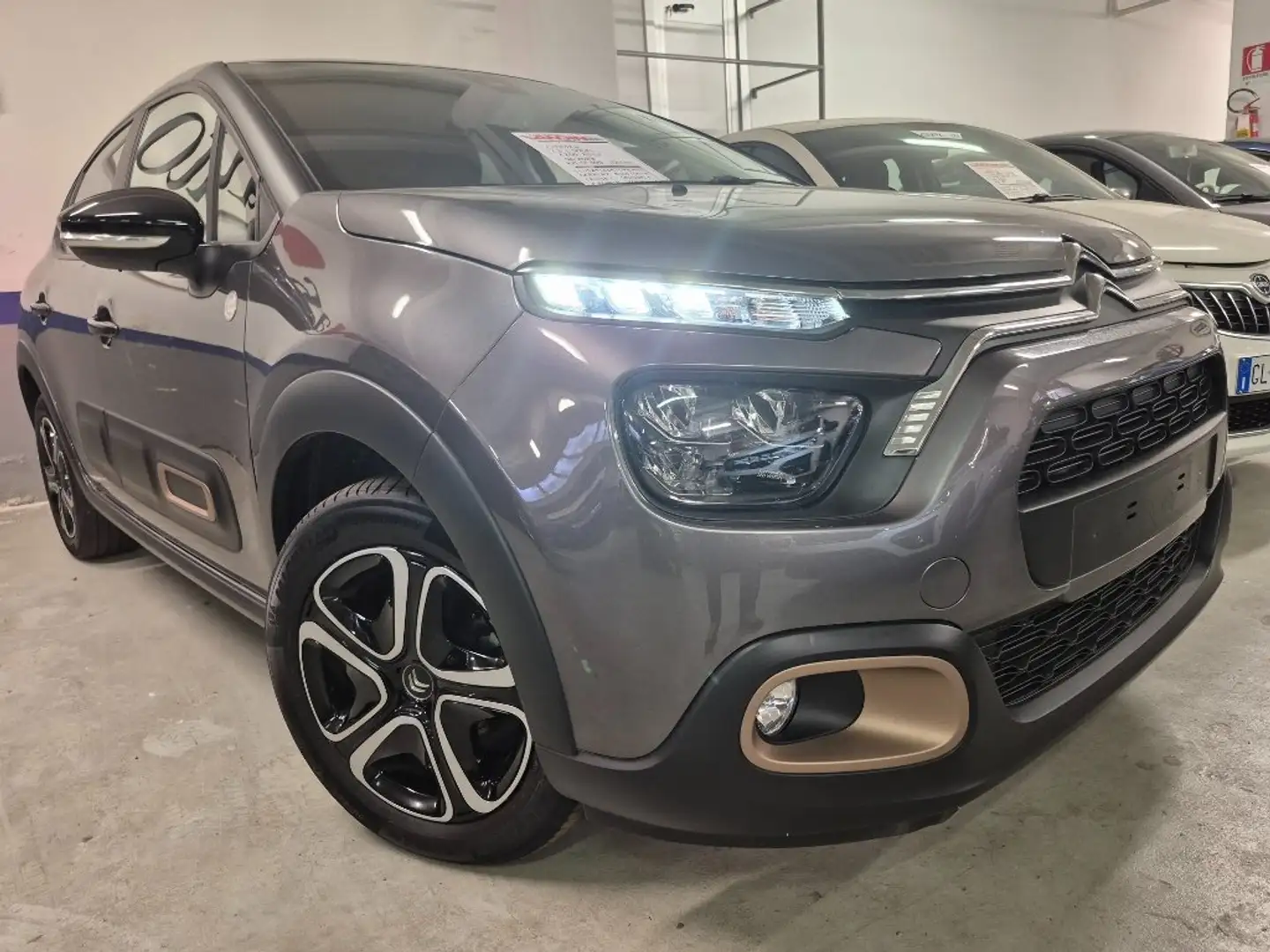 Citroen C3 C3 1.2 Benz. 83cv SERIE SPECIALE "C-SERIES", TOP! Gris - 2