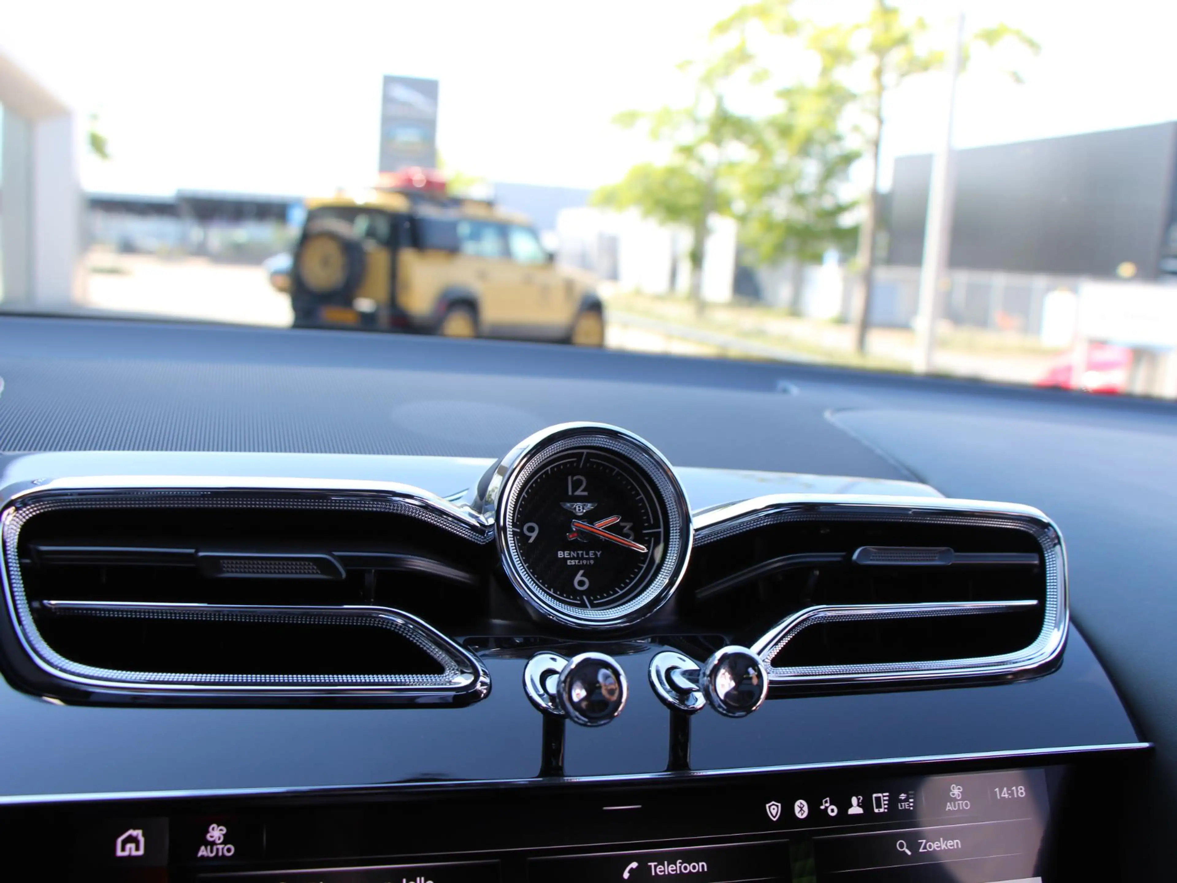 Bentley Bentayga 3.0 V6 Hybrid S | Naim | Massage | Comfort Spec | — photo 33