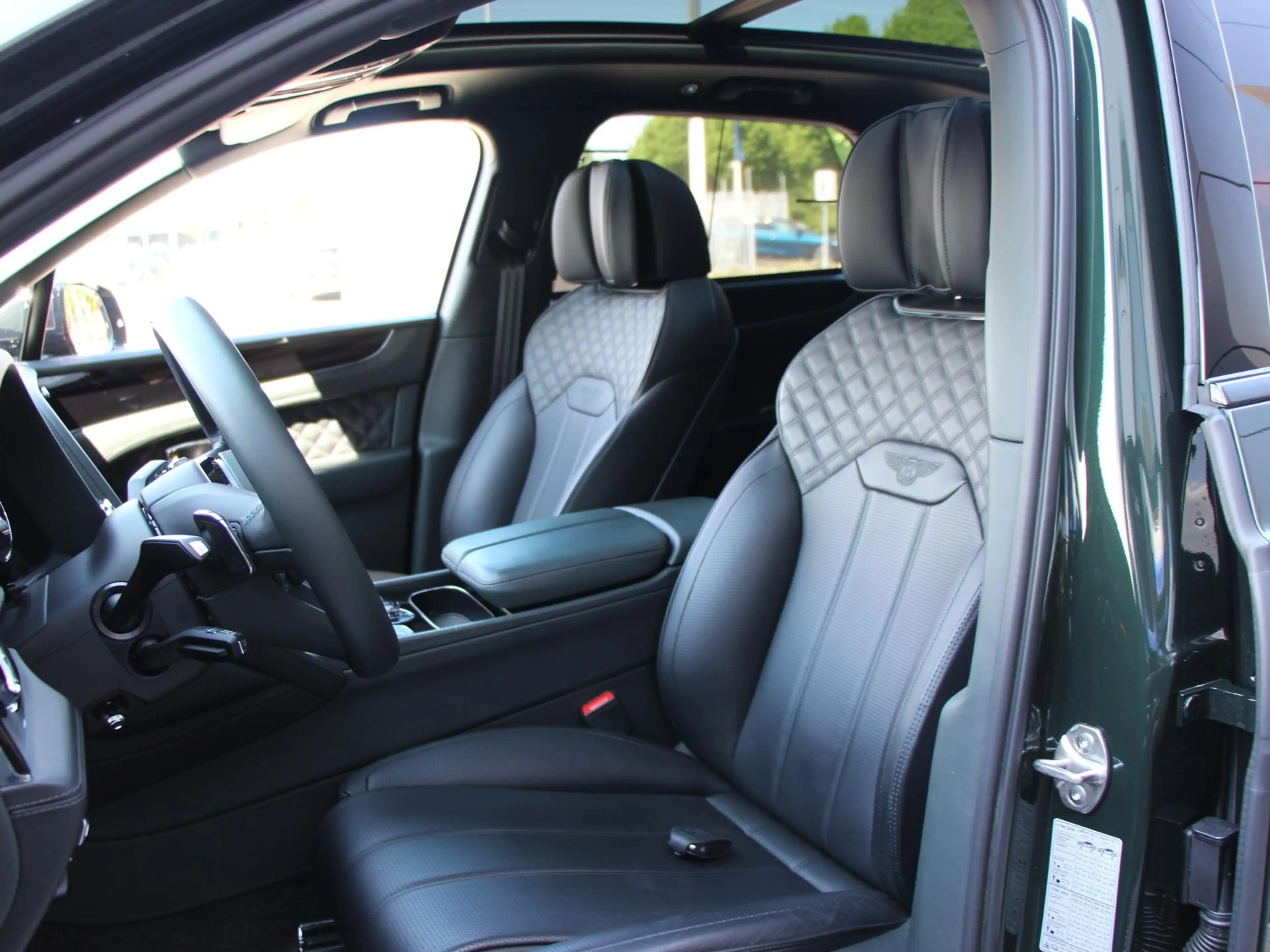 Bentley Bentayga 3.0 V6 Hybrid S | Naim | Massage | Comfort Spec | — photo 28