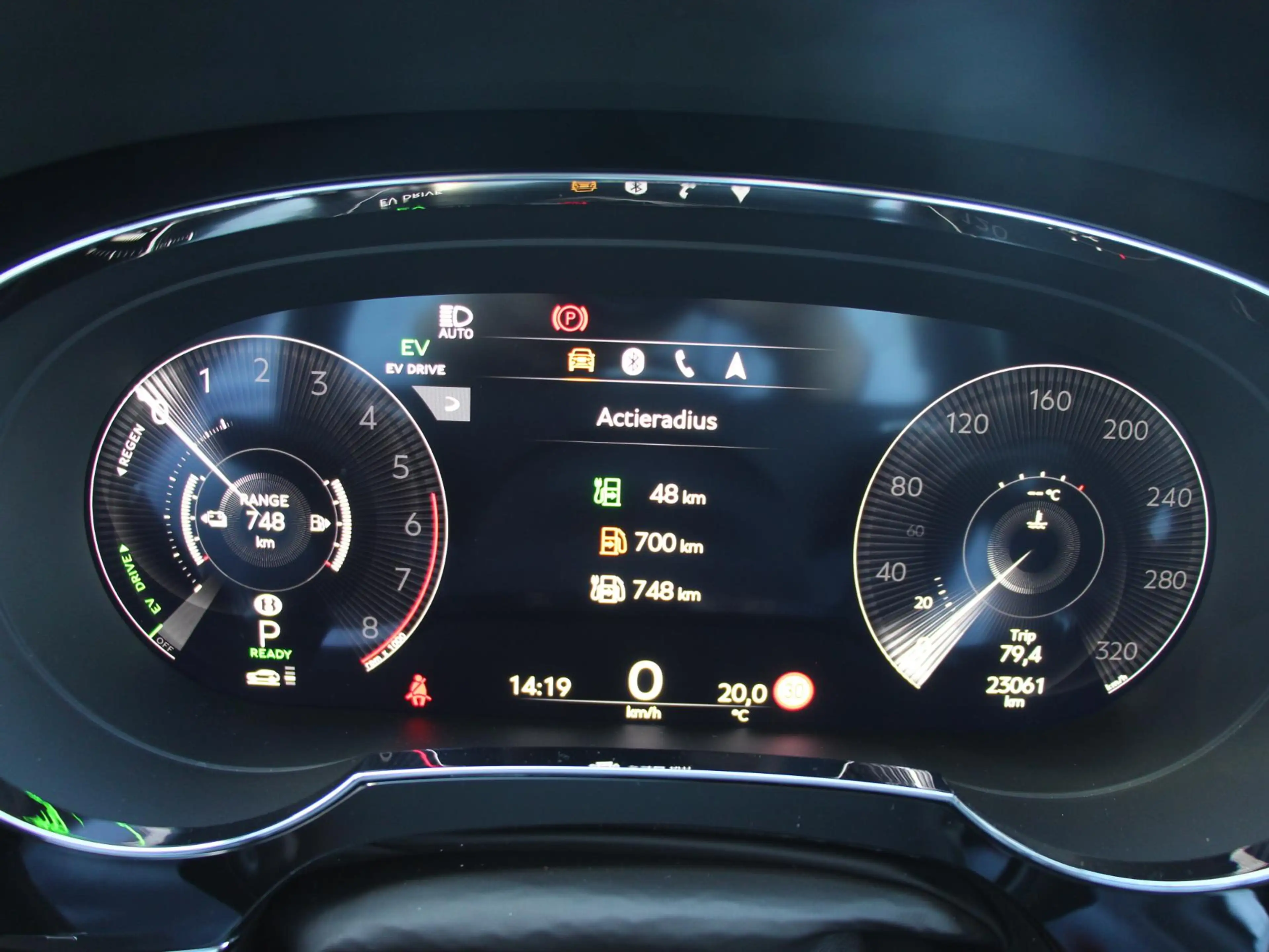 Bentley Bentayga 3.0 V6 Hybrid S | Naim | Massage | Comfort Spec | — photo 24