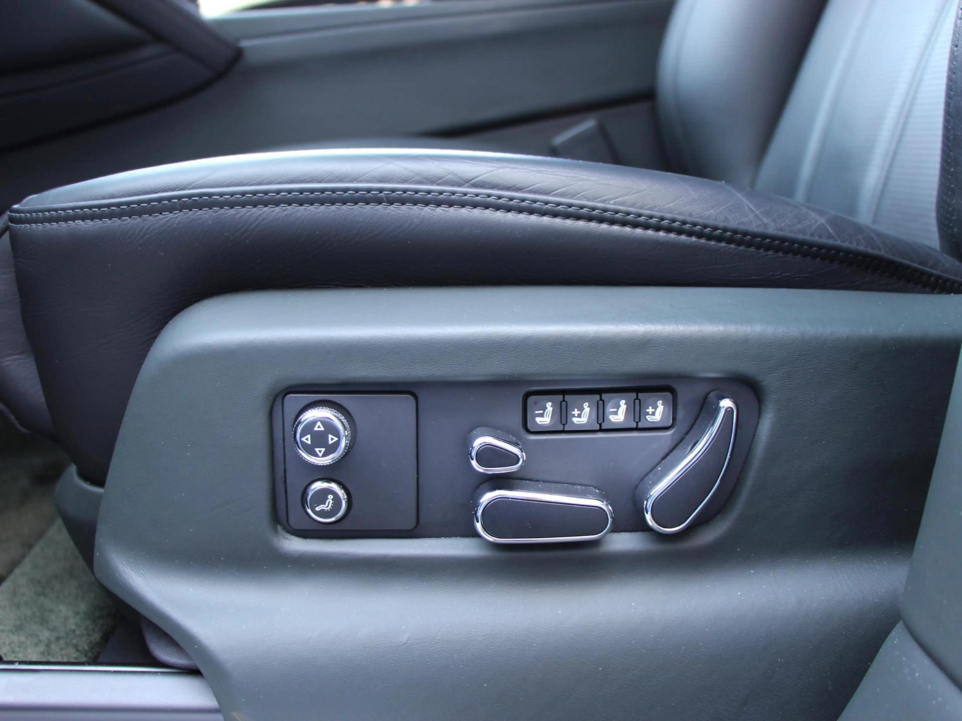 Bentley Bentayga 3.0 V6 Hybrid S | Naim | Massage | Comfort Spec | — photo 29