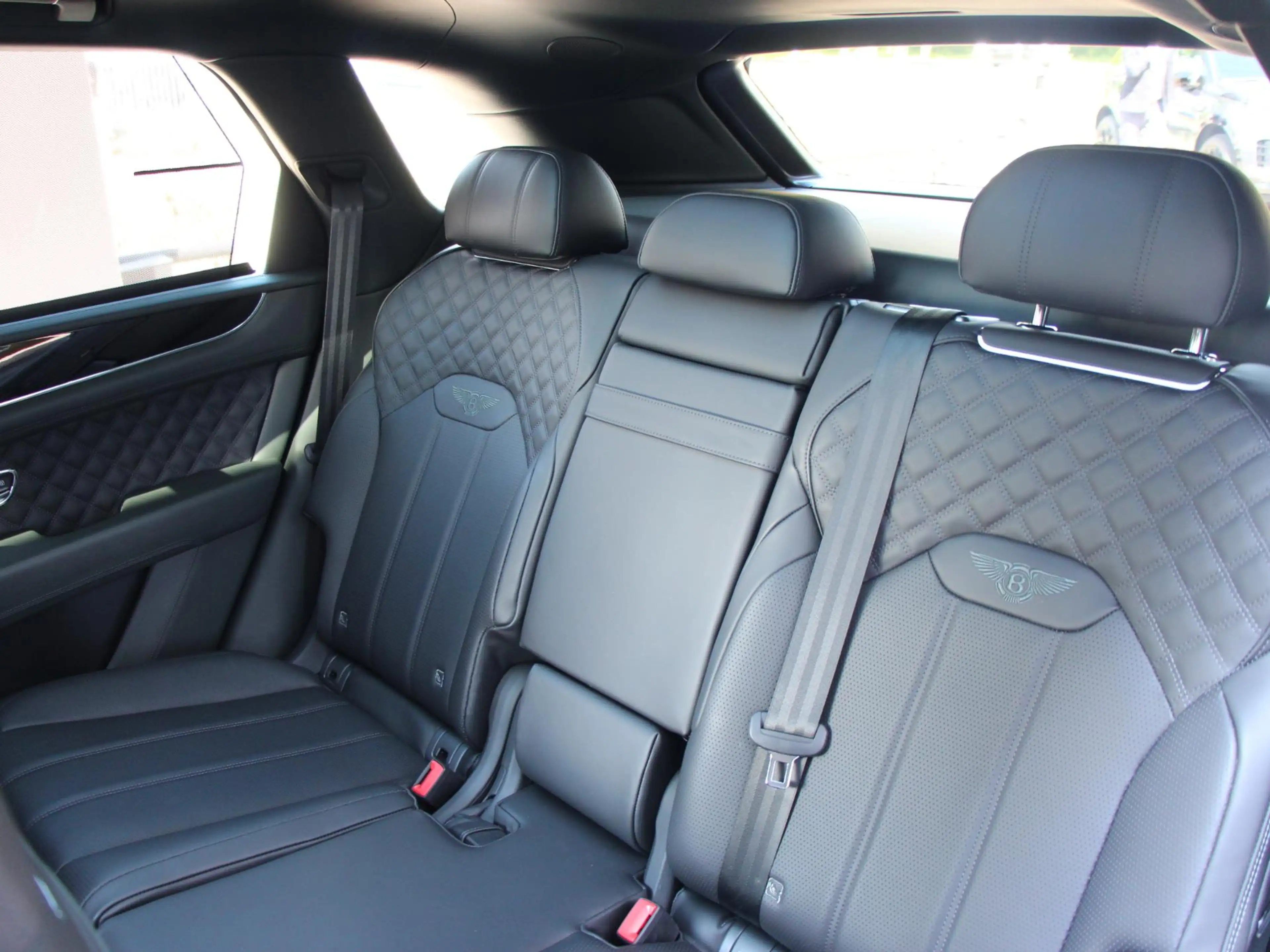 Bentley Bentayga 3.0 V6 Hybrid S | Naim | Massage | Comfort Spec | — photo 45