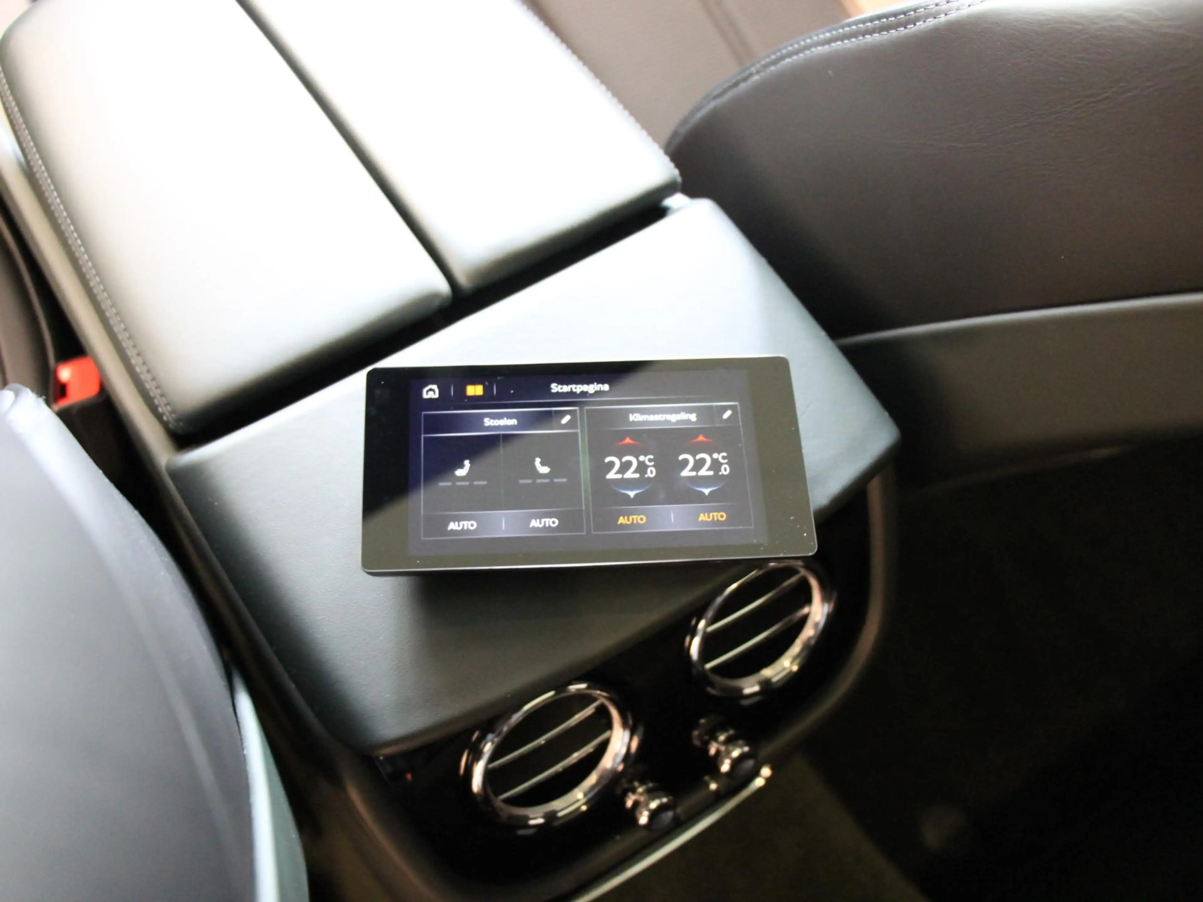 Bentley Bentayga 3.0 V6 Hybrid S | Naim | Massage | Comfort Spec | — photo 49