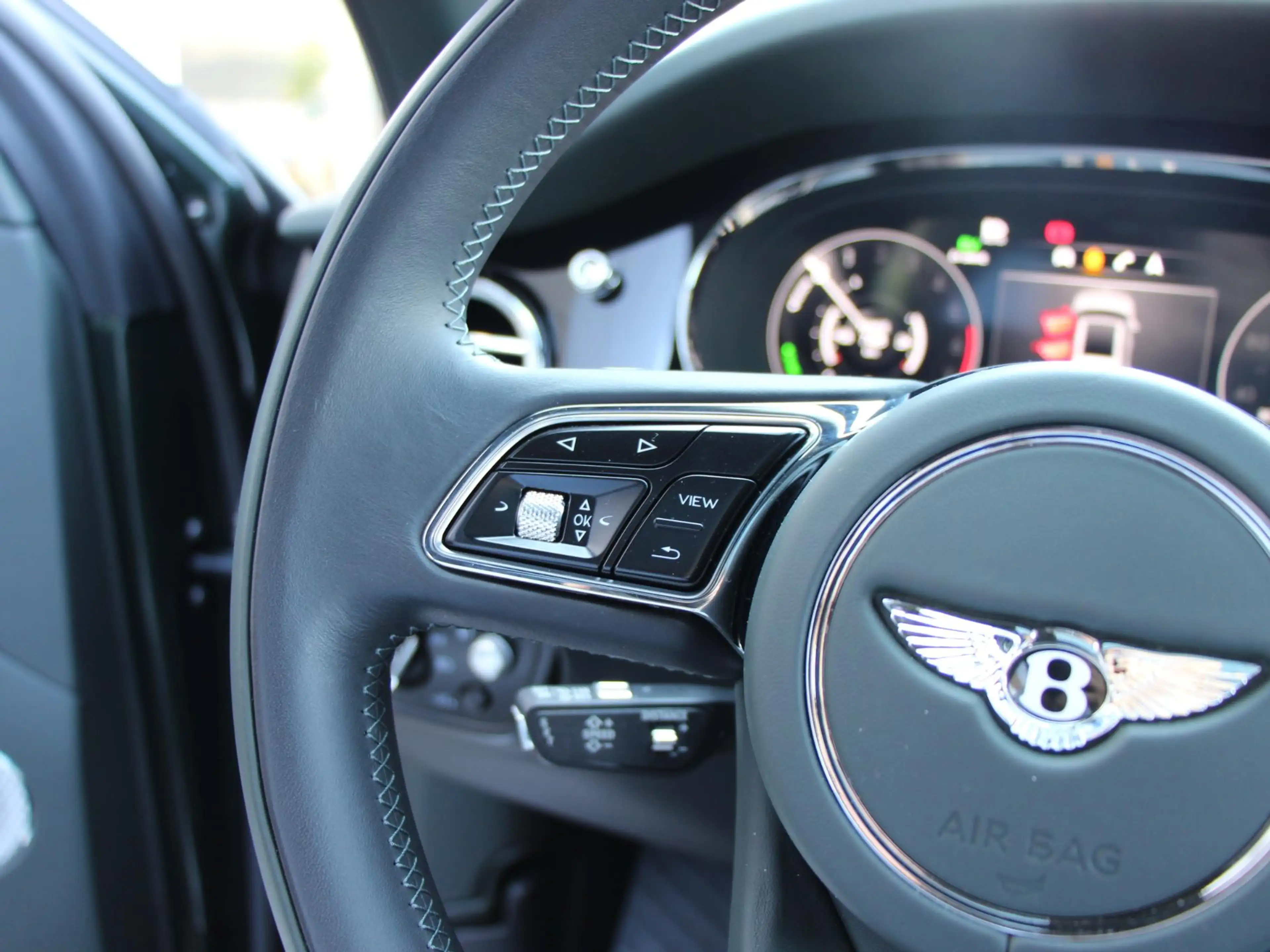 Bentley Bentayga 3.0 V6 Hybrid S | Naim | Massage | Comfort Spec | — photo 23
