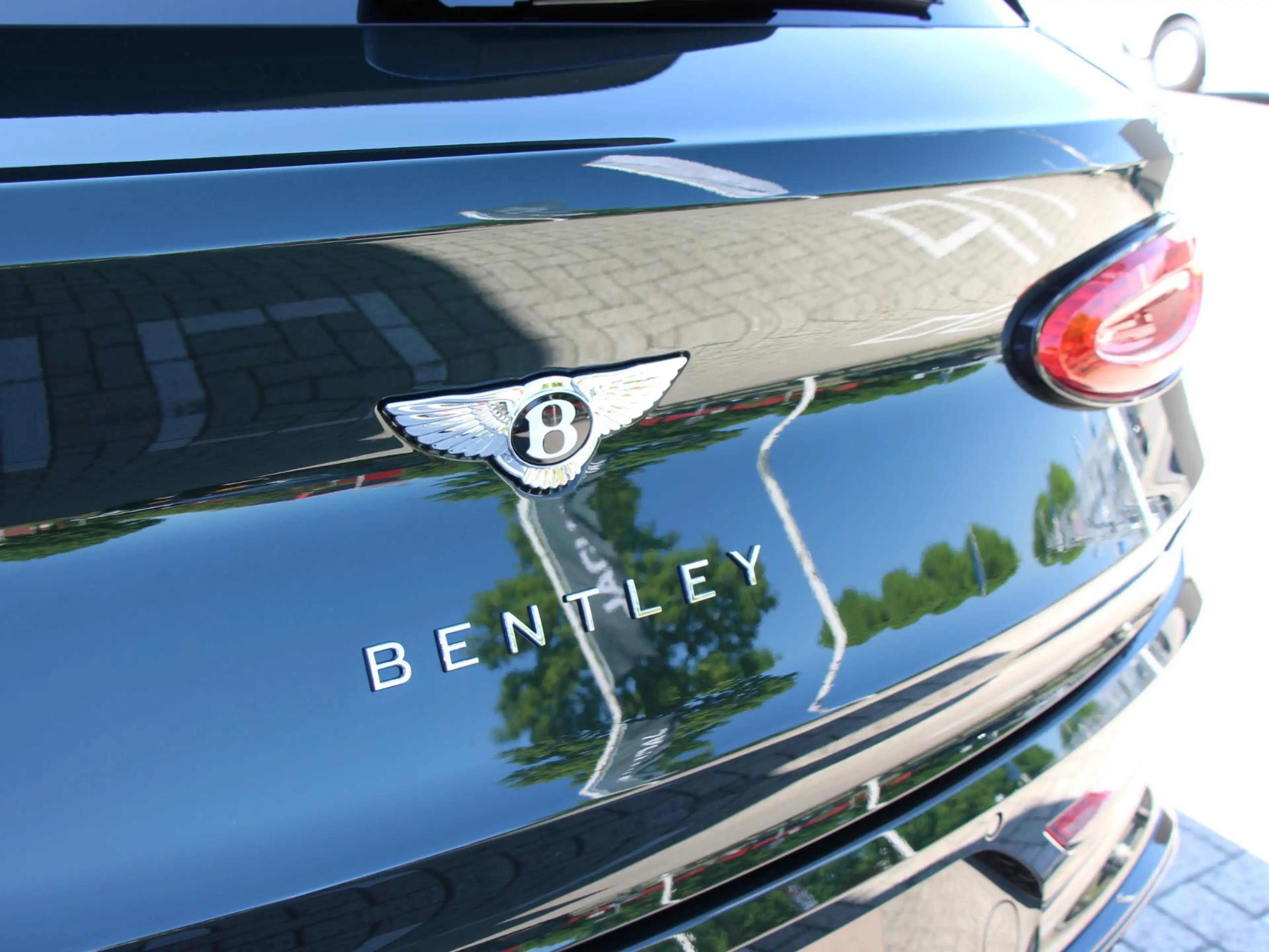 Bentley Bentayga 3.0 V6 Hybrid S | Naim | Massage | Comfort Spec | — photo 10