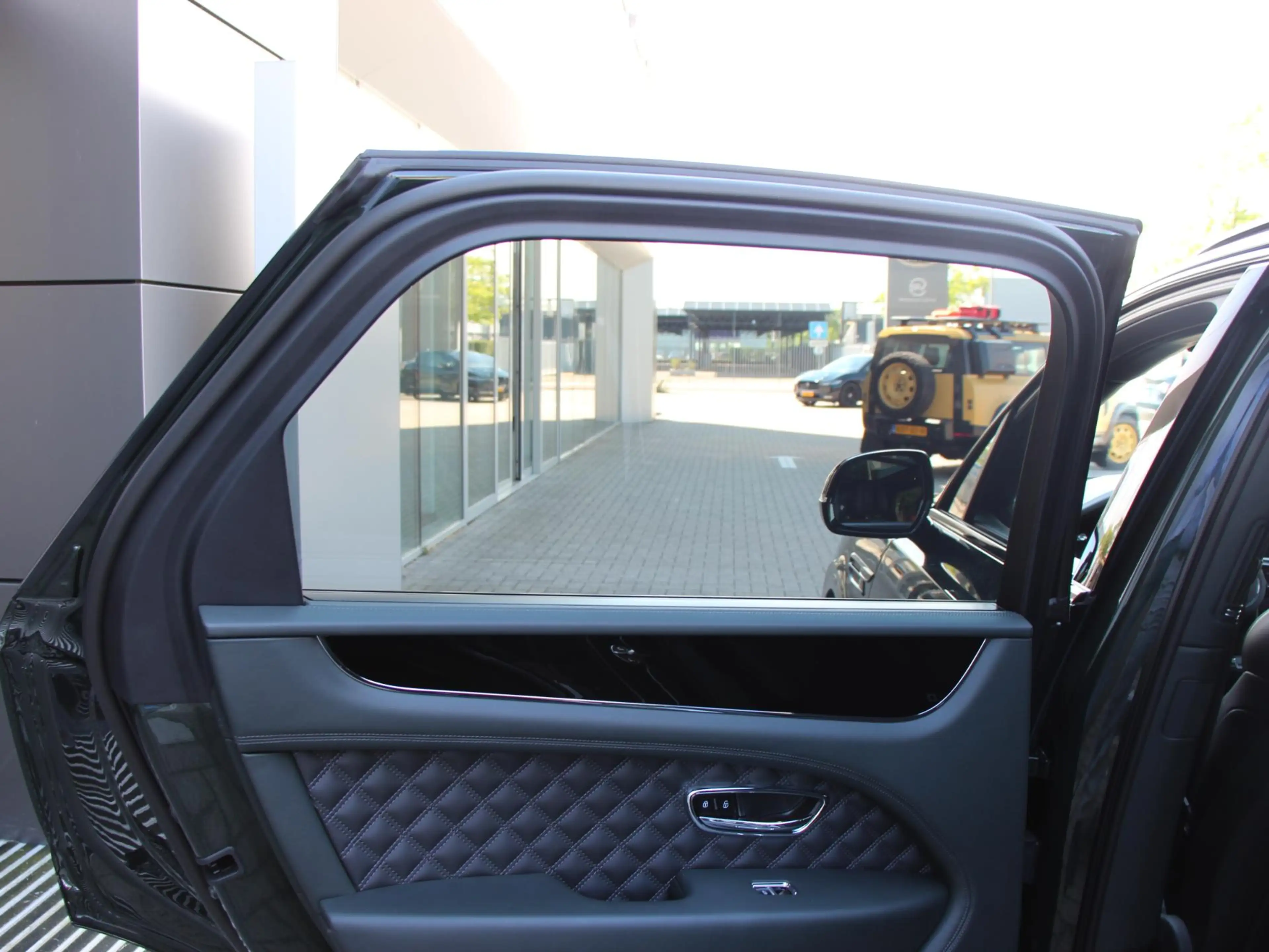 Bentley Bentayga 3.0 V6 Hybrid S | Naim | Massage | Comfort Spec | — photo 42