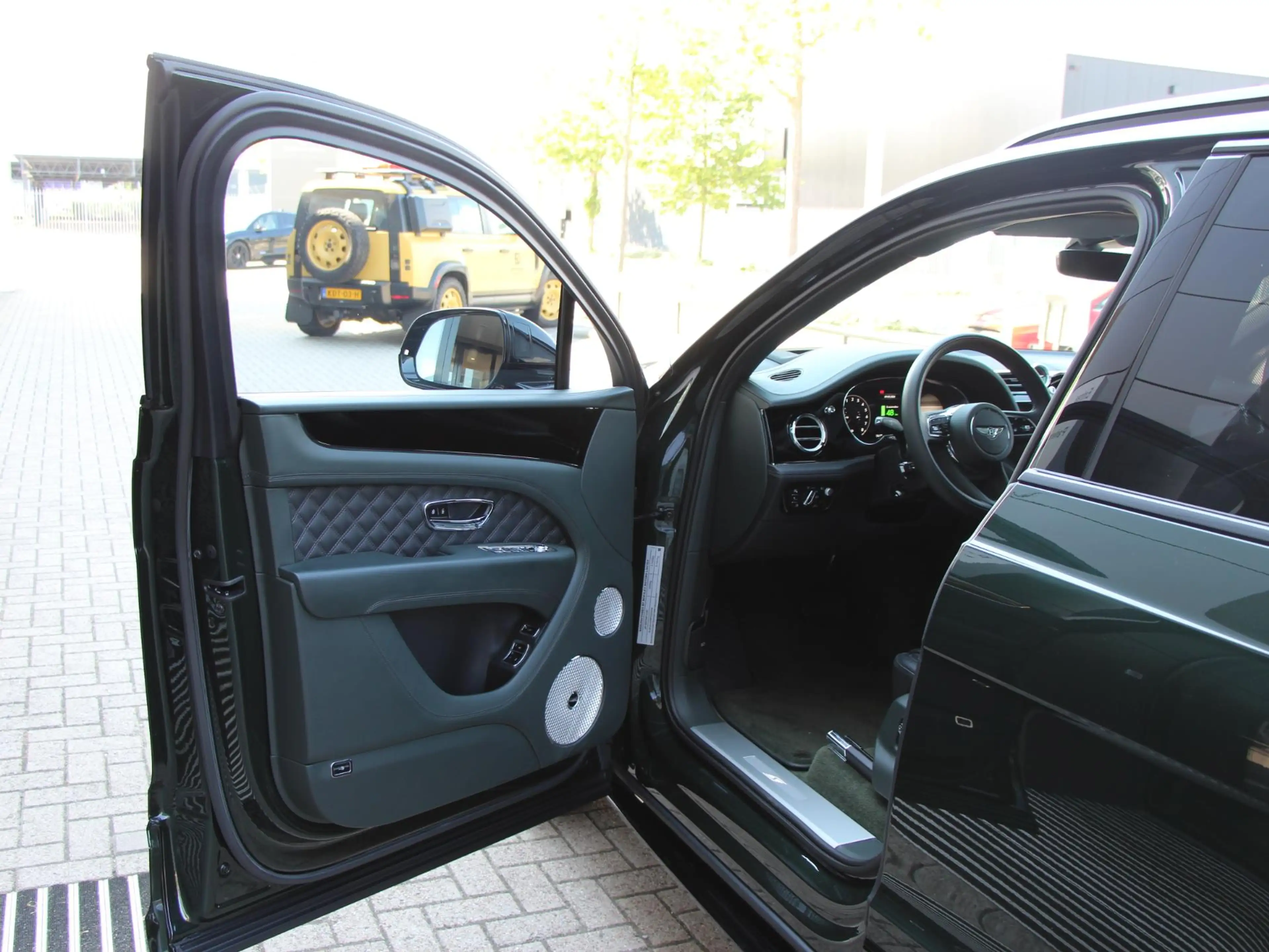 Bentley Bentayga 3.0 V6 Hybrid S | Naim | Massage | Comfort Spec | — photo 15