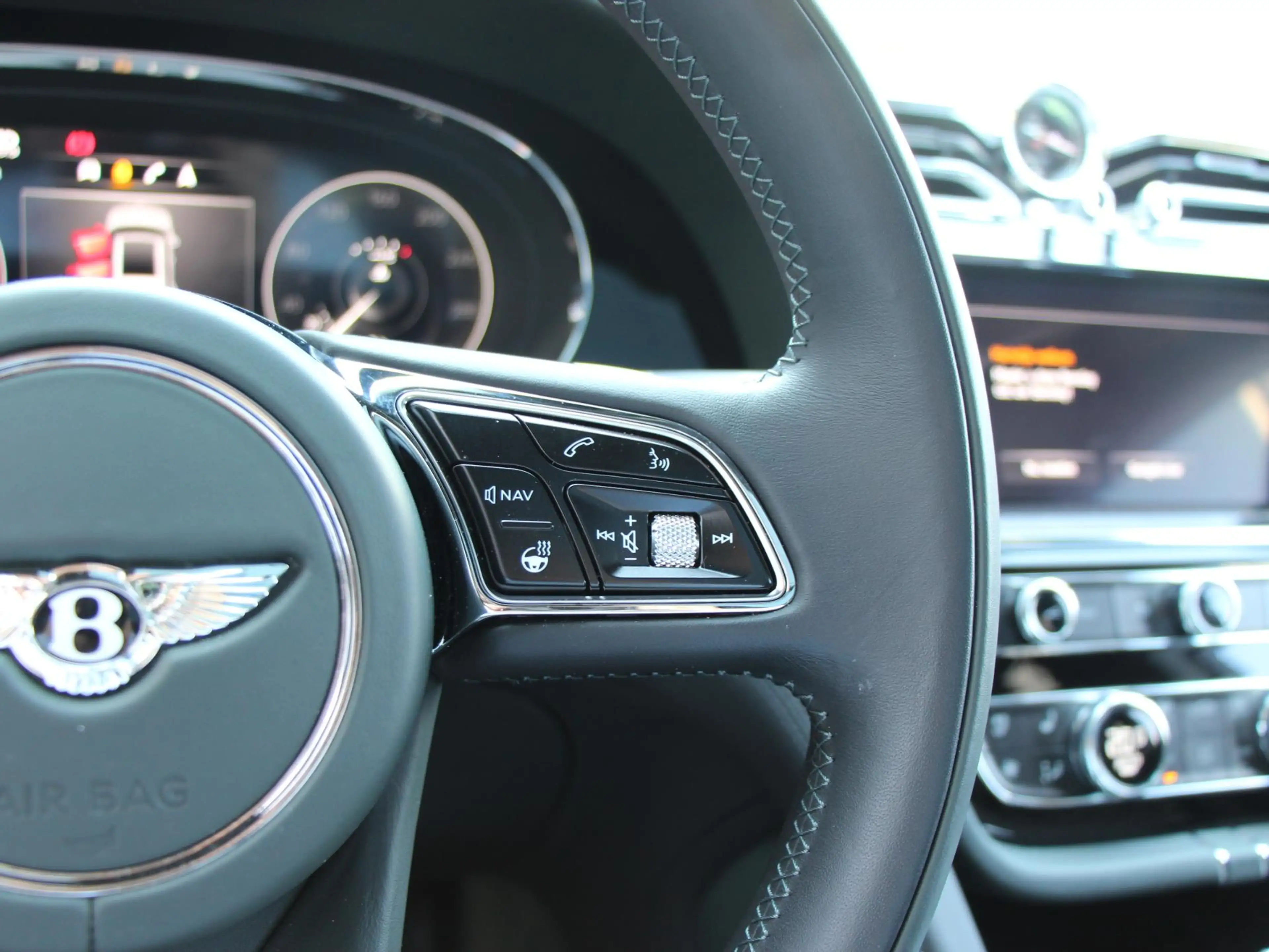 Bentley Bentayga 3.0 V6 Hybrid S | Naim | Massage | Comfort Spec | — photo 25