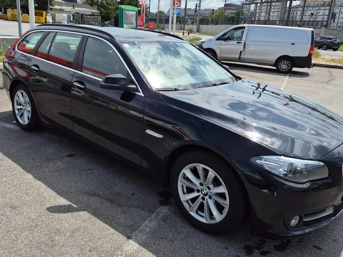 BMW 518 518d Touring Aut. crna - 1