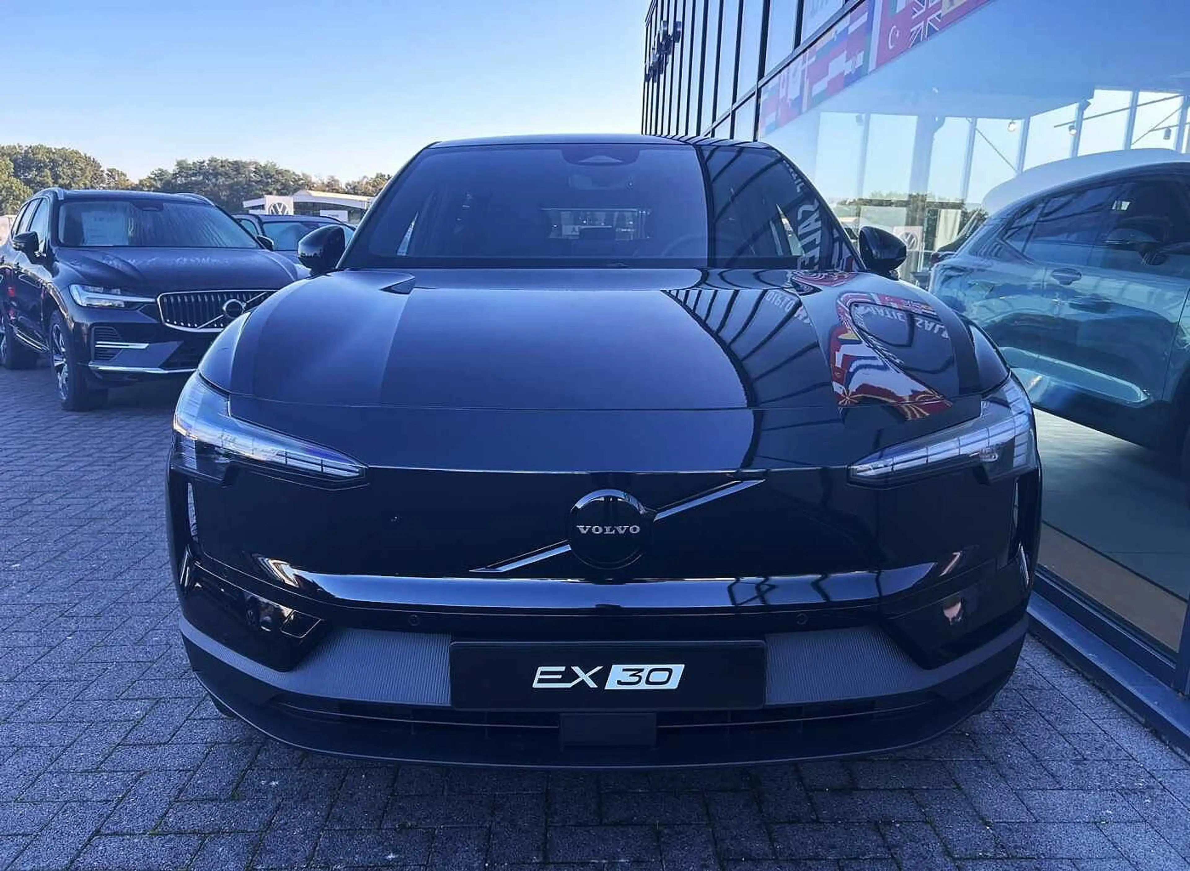 Volvo EX30 Black Edition Plus, Single Motor Extended Range — photo 2