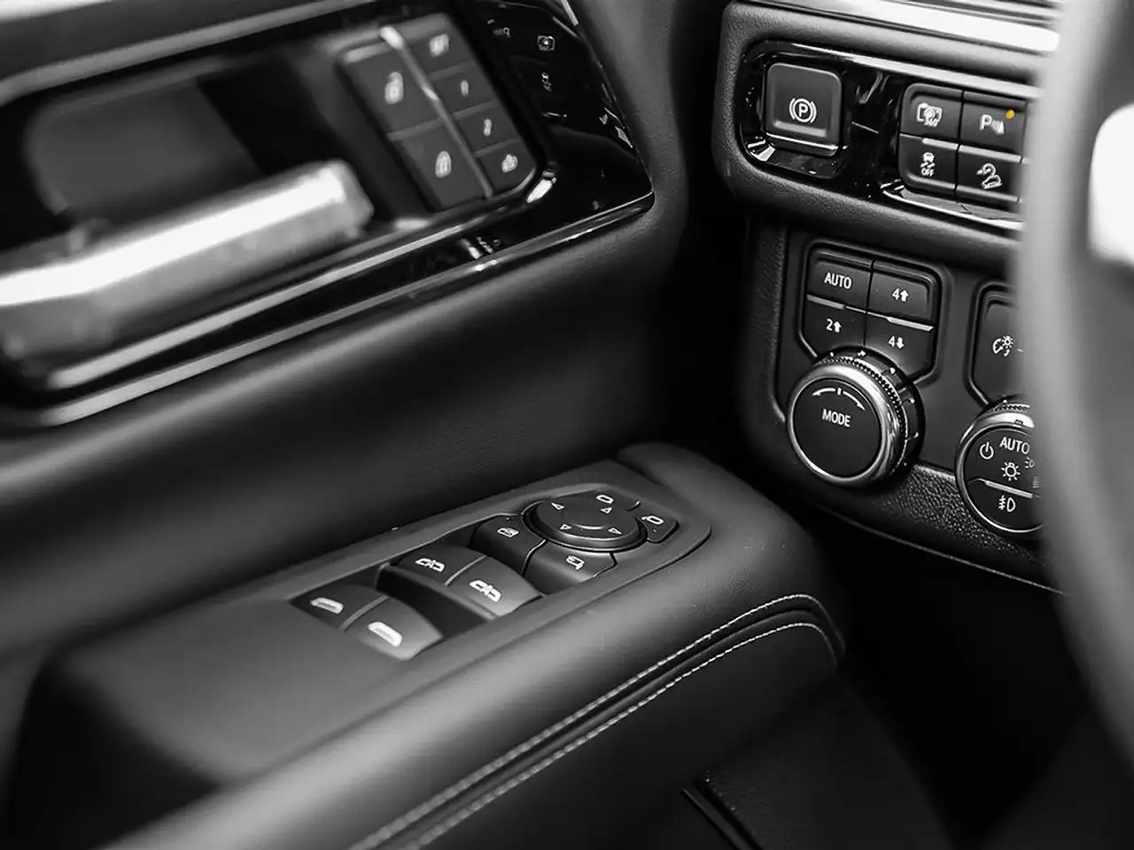 GMC Yukon снимка GMC Yukon