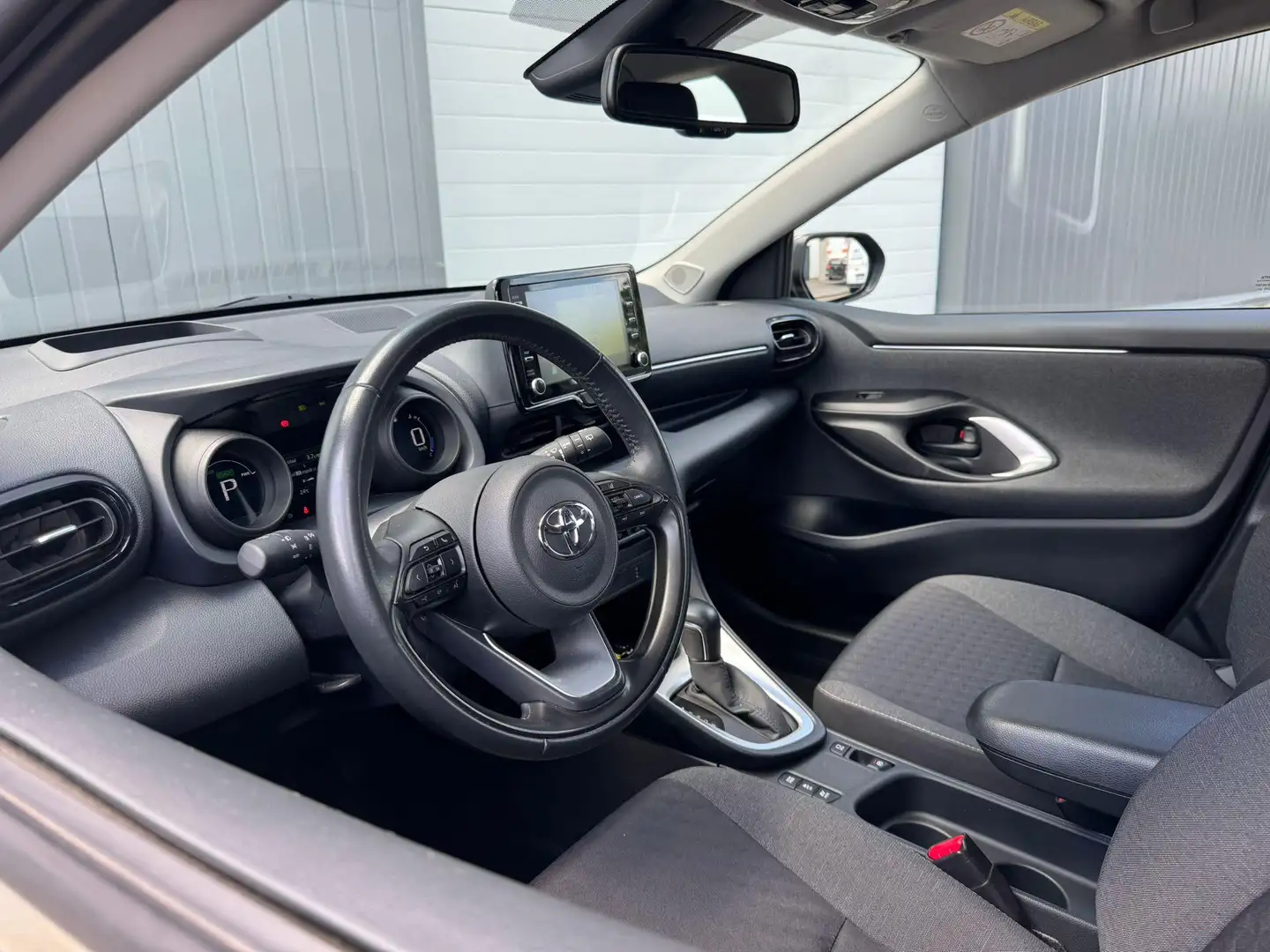 Toyota Yaris 1.5 VVT-i Hybrid 85kW Iconic e-CVT - 2