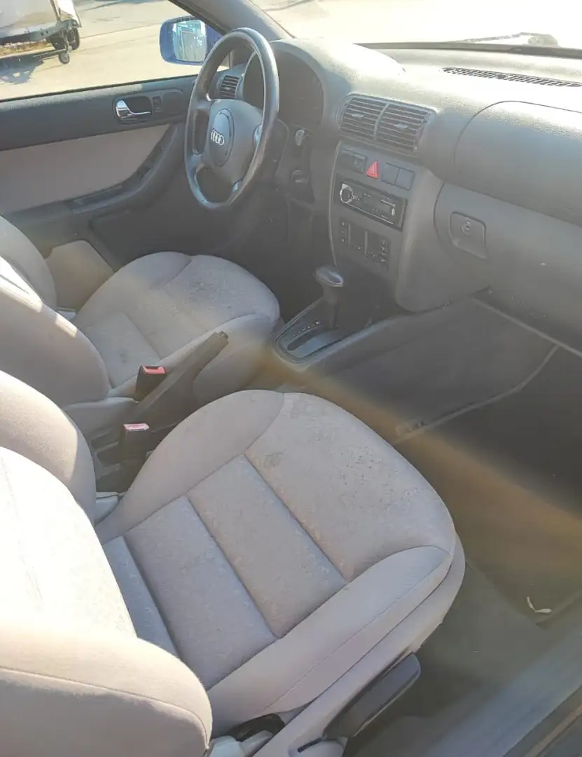 Audi A3 1.8 Blau - 2