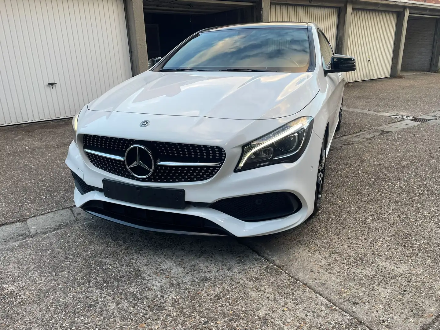 Mercedes-Benz CLA 180 AMG Line 2019 97 000 KM Blanc - 2