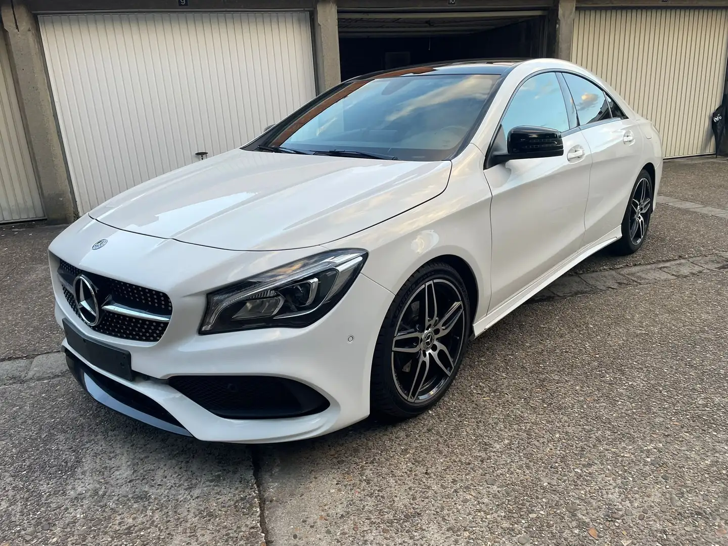 Mercedes-Benz CLA 180 AMG Line 2019 97 000 KM Blanc - 1