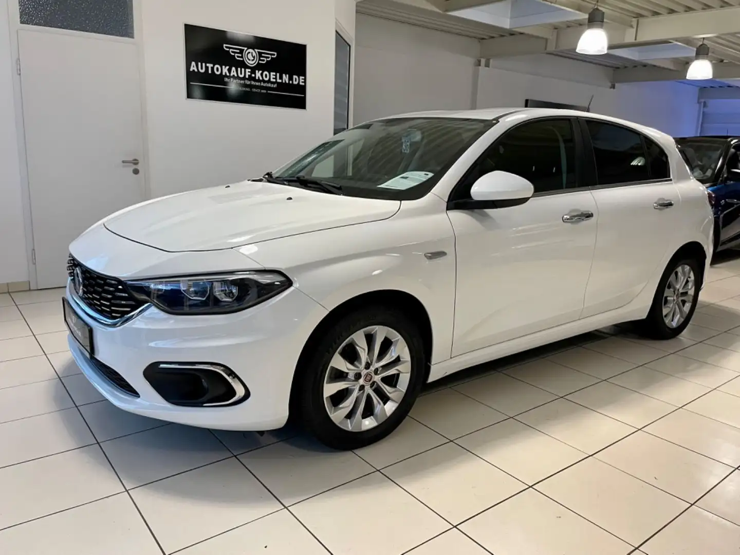 Fiat Tipo 1.4 16V LOUNGE/ Kamera/Navi/Tempomat/1.Hand Blanc - 1