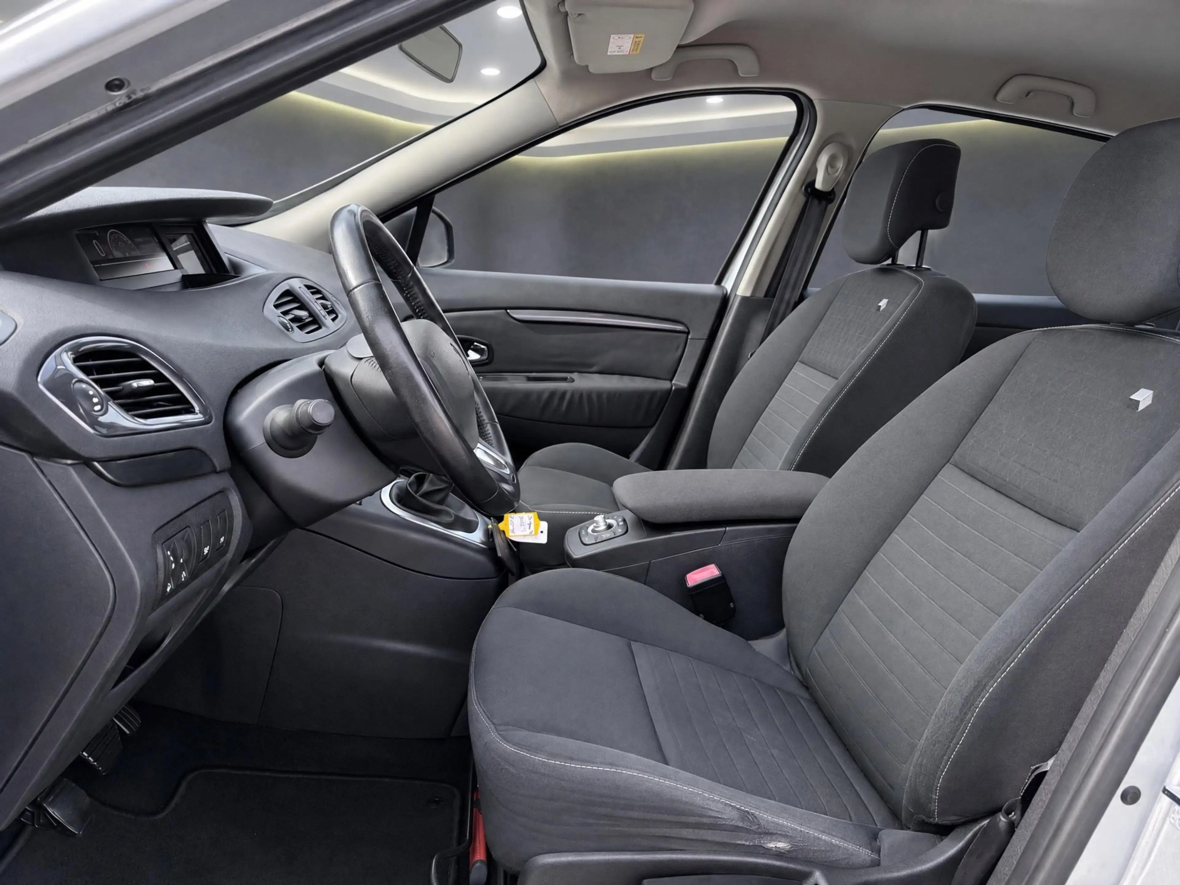 Renault Grand Scenic 1.2 TCe Limited met Led !!! Climate !!! Navigatie — photo 12