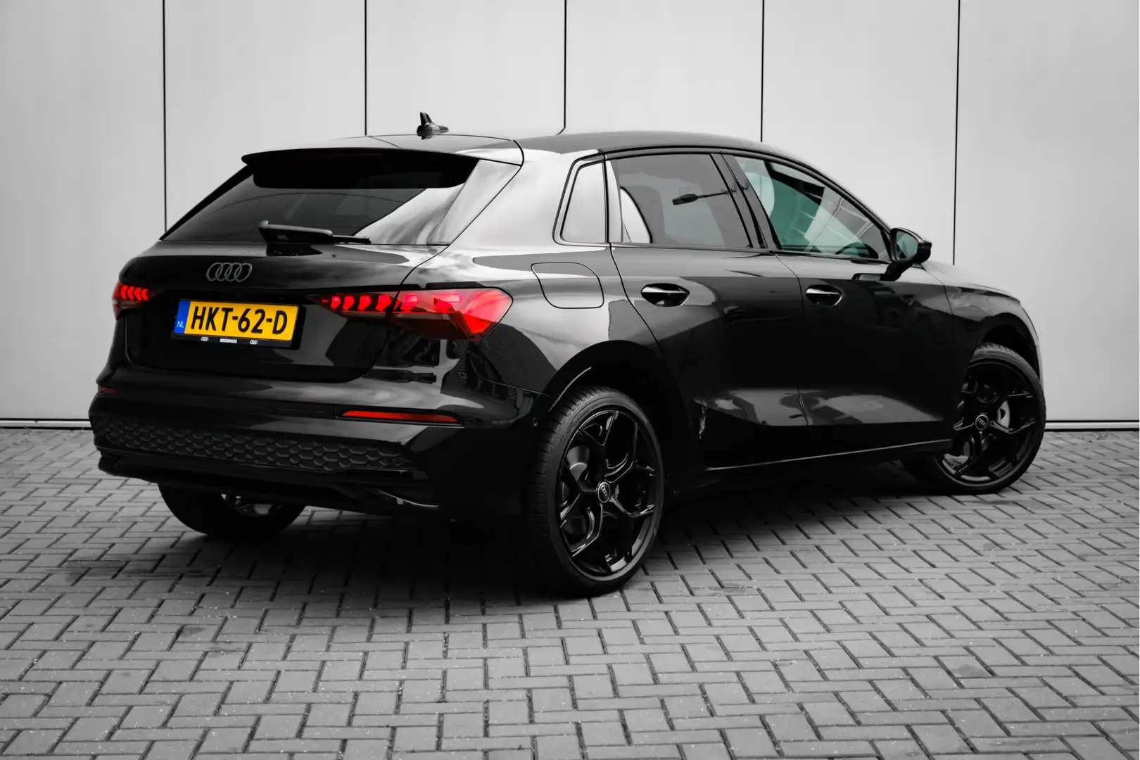 Audi A3 Sportback 40 TFSI e Advanced edition | Achteruitri Zwart - 2