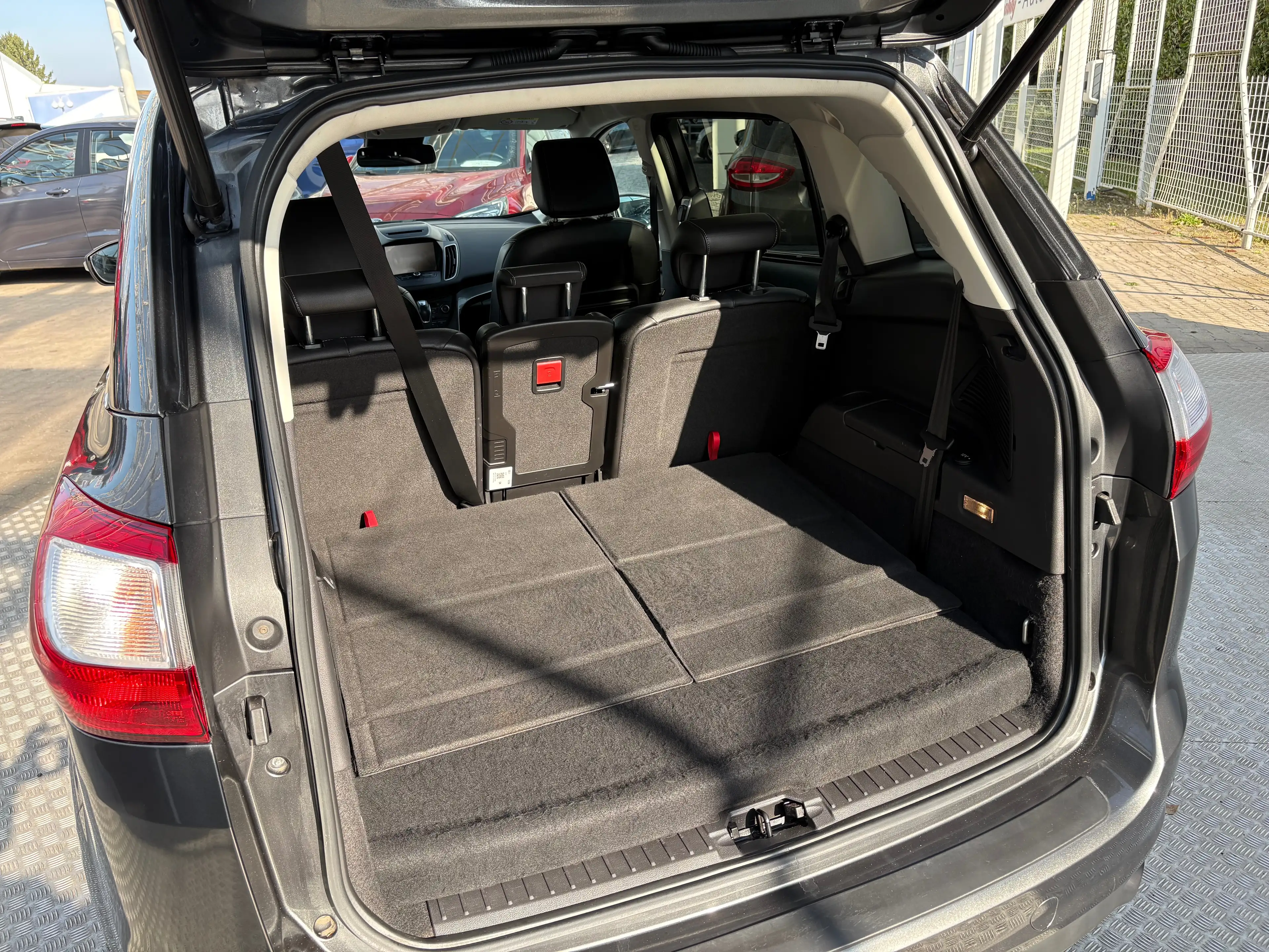 Ford C-Max Grand 1.5 Titanium **MOTOR NEU**7SITZE*NAVI*XENON*AHK*GEPFLEGT*MOTOR_NEU* — photo 16