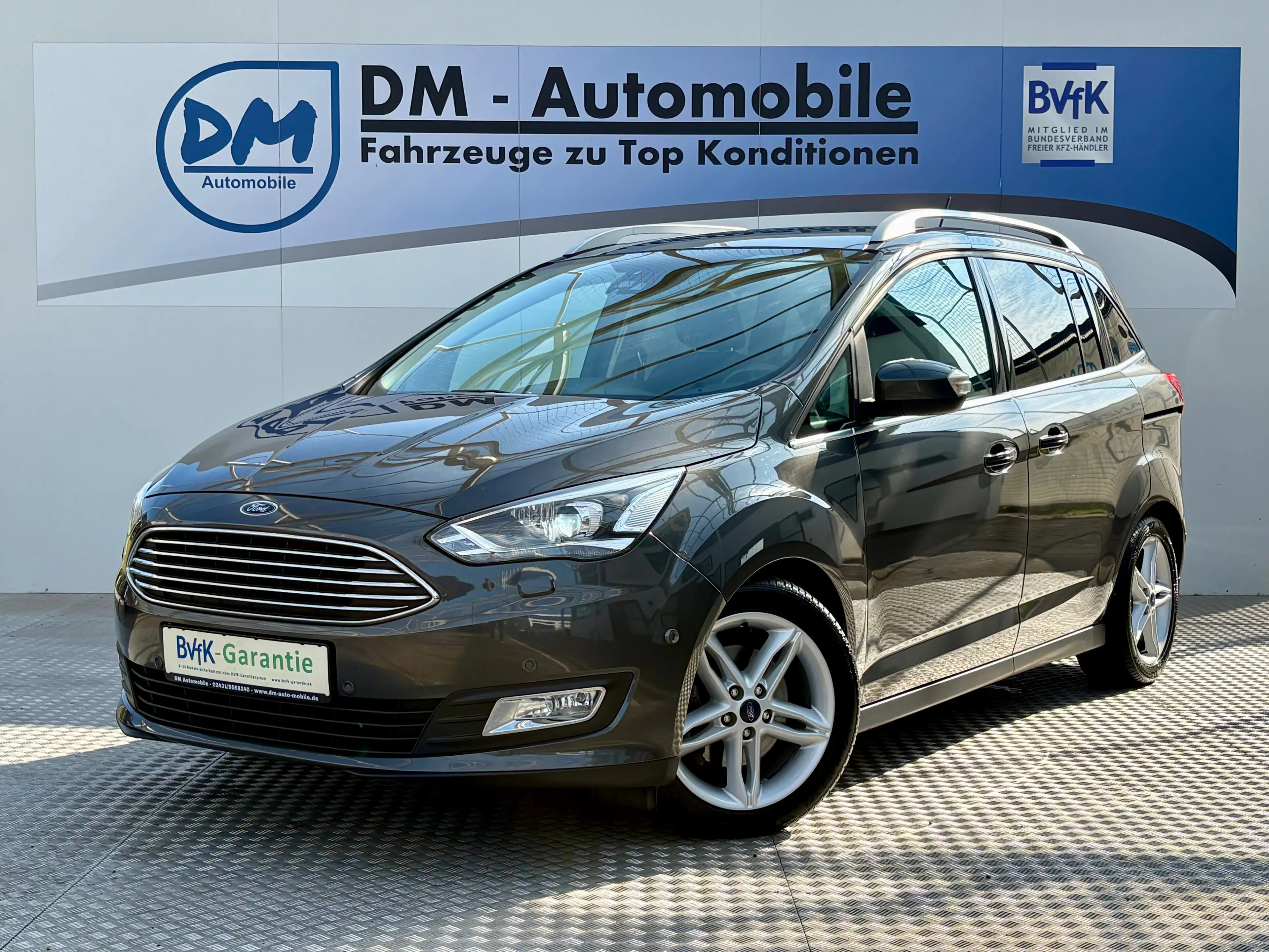 Ford C-Max Grand 1.5 Titanium **MOTOR NEU**7SITZE*NAVI*XENON*AHK*GEPFLEGT*MOTOR_NEU*