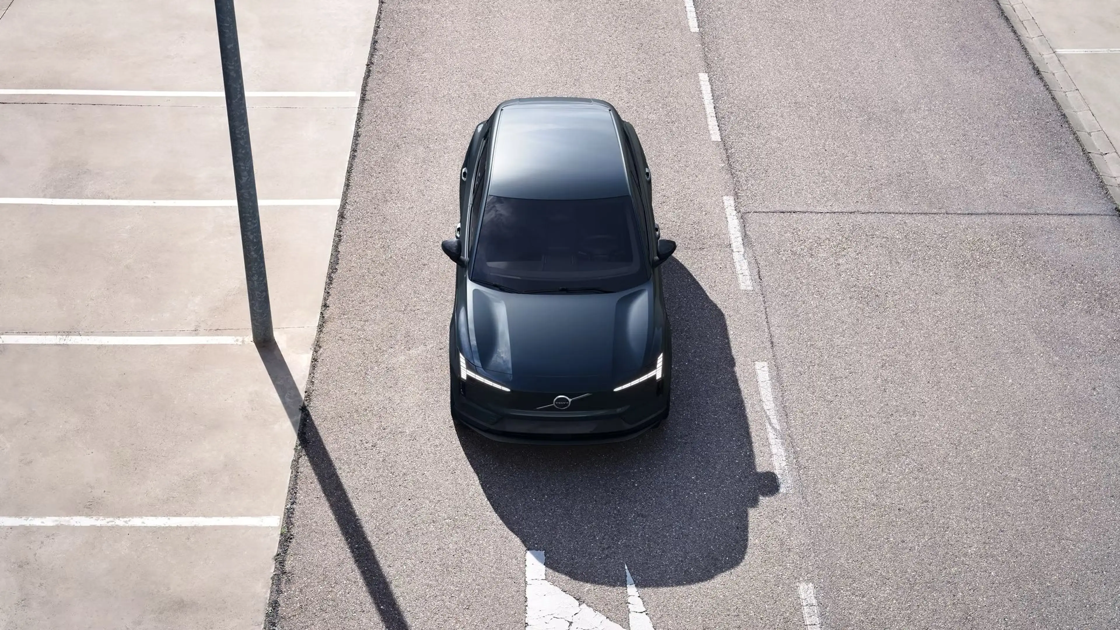 Volvo EX30 Plus, P5 Long Range Vollelektrisch Plus 2WD Pure E — photo 9