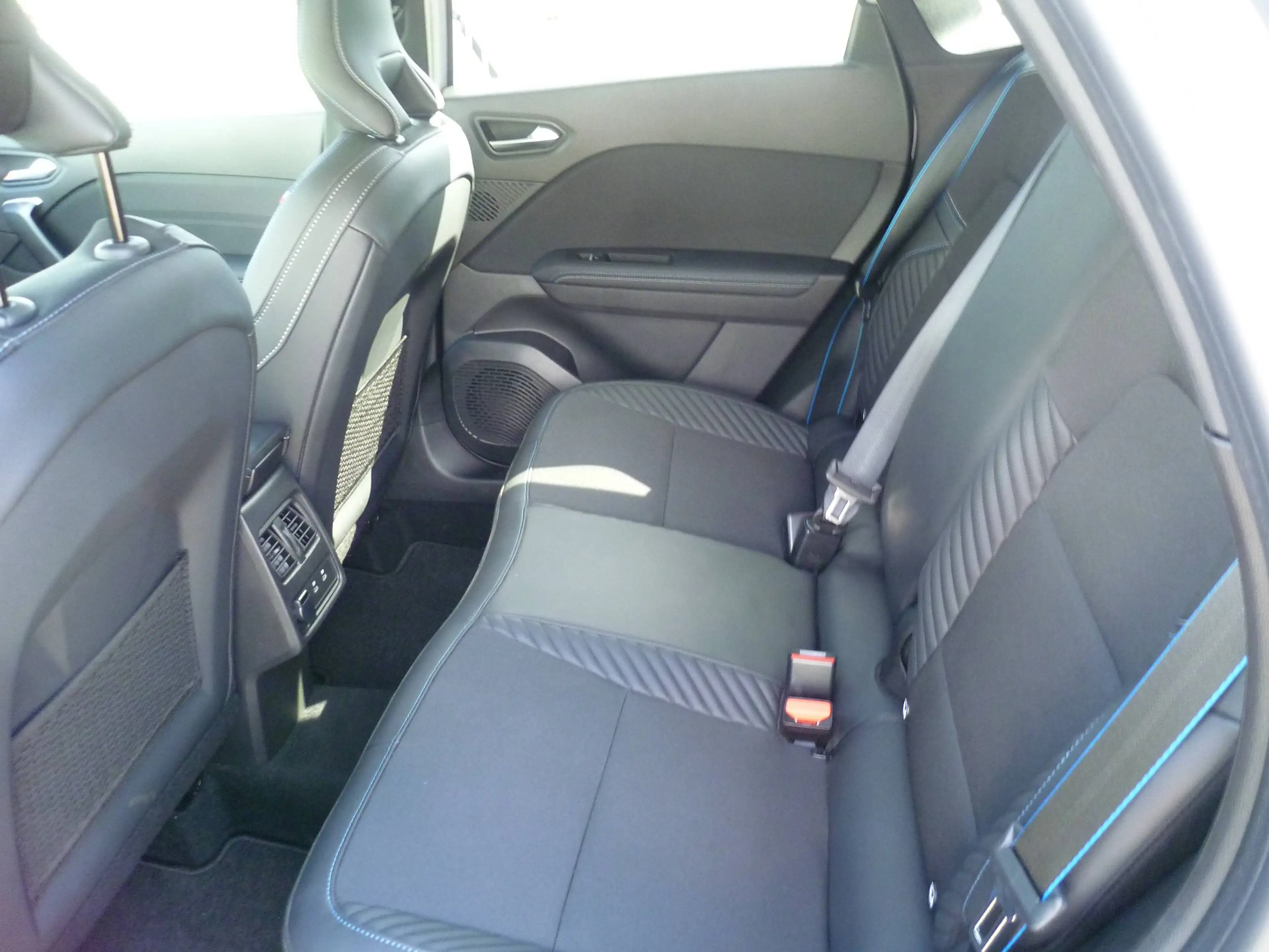 Renault Symbioz 145 E-Tech Full Hybrid Esprit Alpine — photo 11