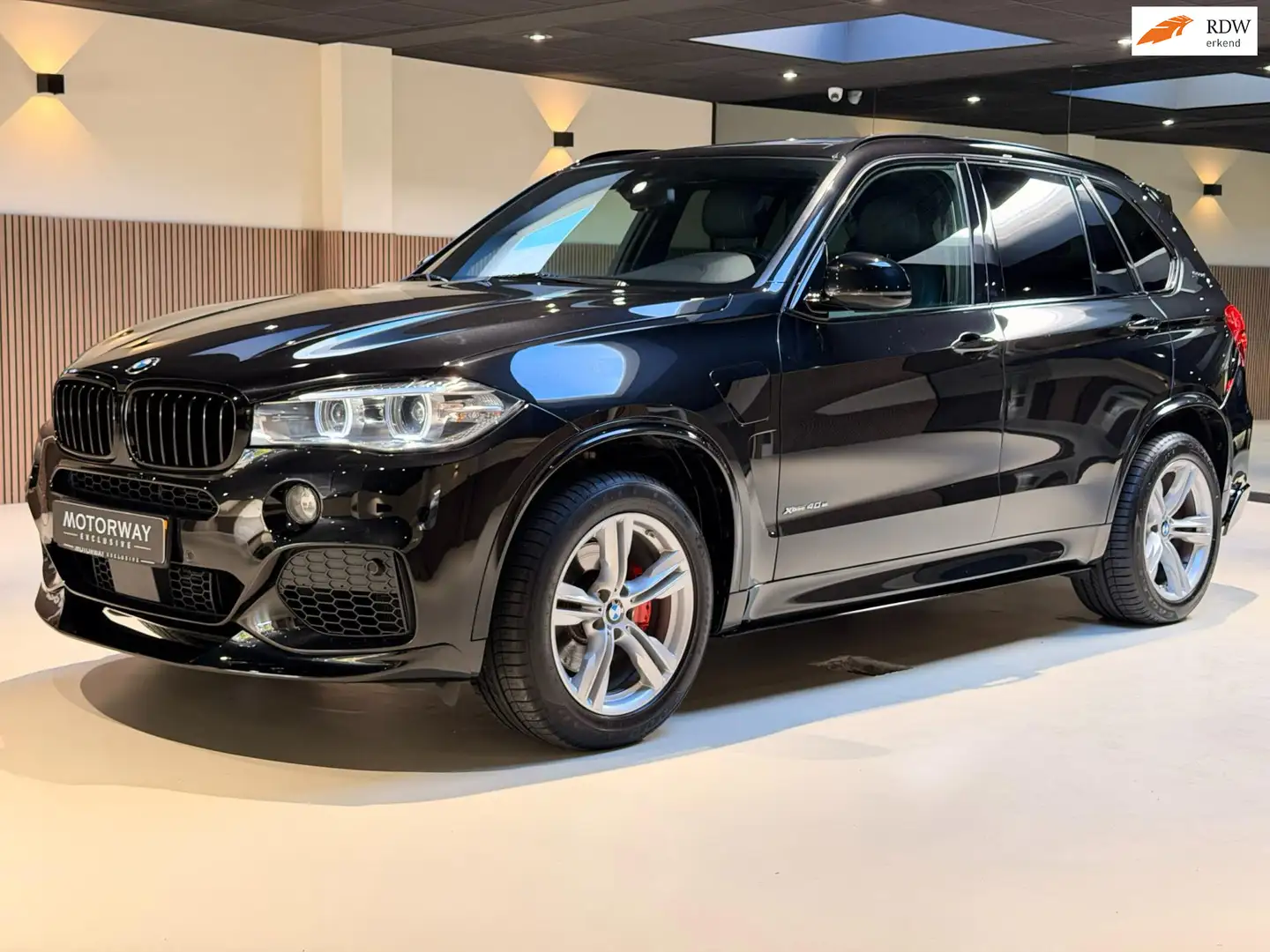 BMW X5 40e iPerformance High Executive M Pakket|PANO|HARM Zwart - 1