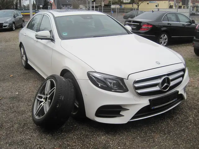 Mercedes-Benz E 220 d-AMG Line-