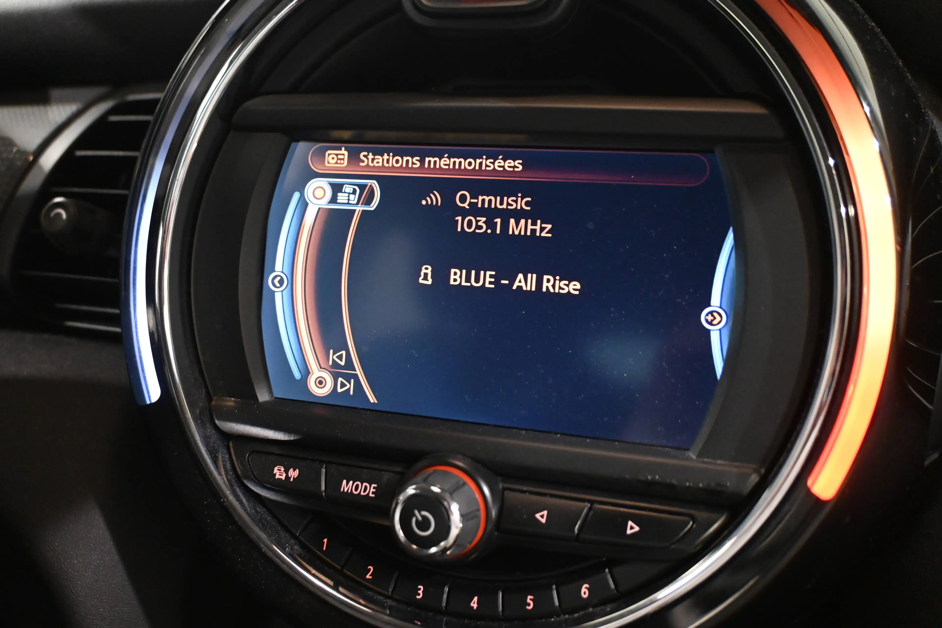 MINI Cooper D 1.5 Cooper D PACK SPORT/ EURO 6 / AUTOMATIQUE / GPS NAVIGATION PROFESSIONNELLE MINI !! — photo 14