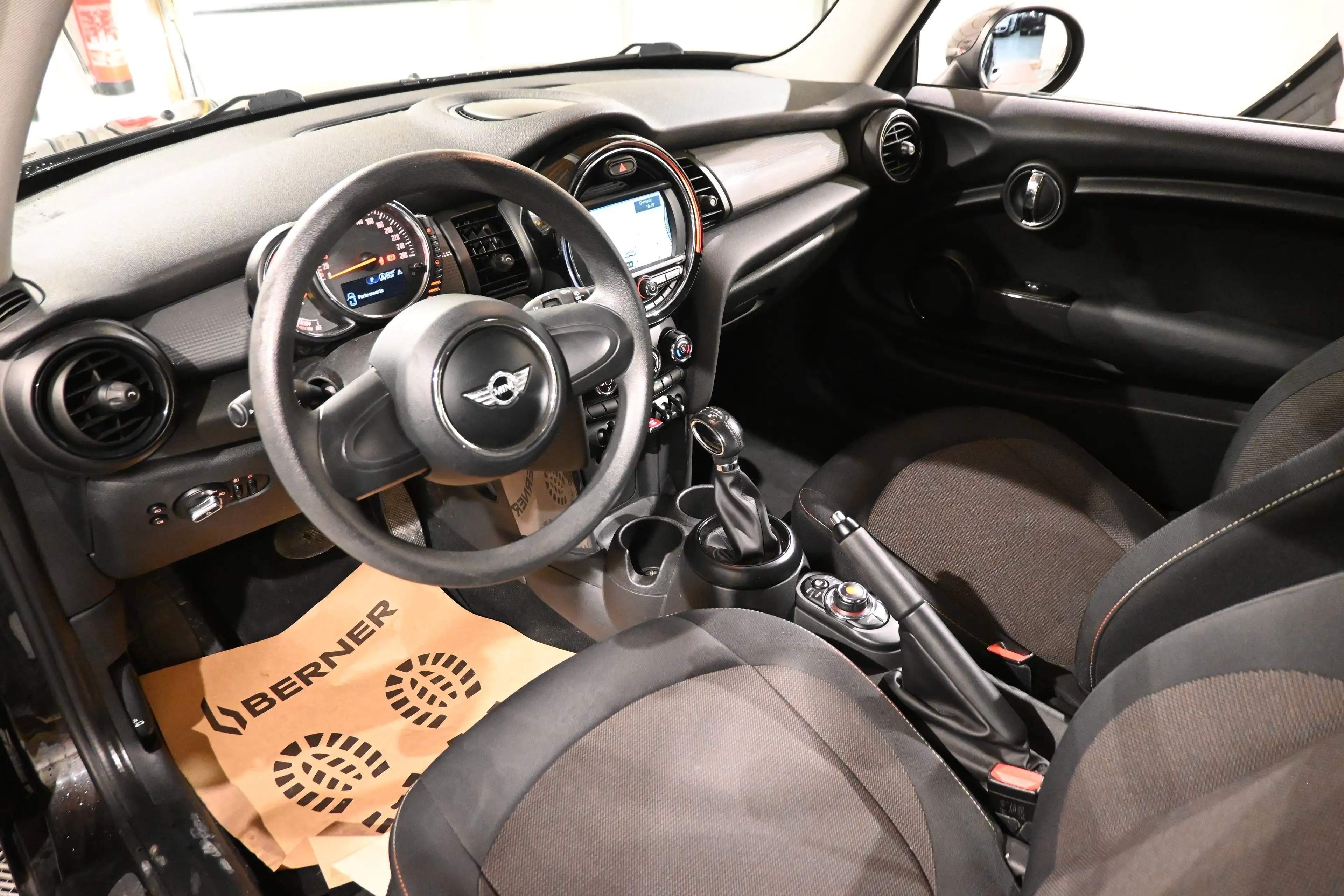 MINI Cooper D 1.5 Cooper D PACK SPORT/ EURO 6 / AUTOMATIQUE / GPS NAVIGATION PROFESSIONNELLE MINI !! — photo 13