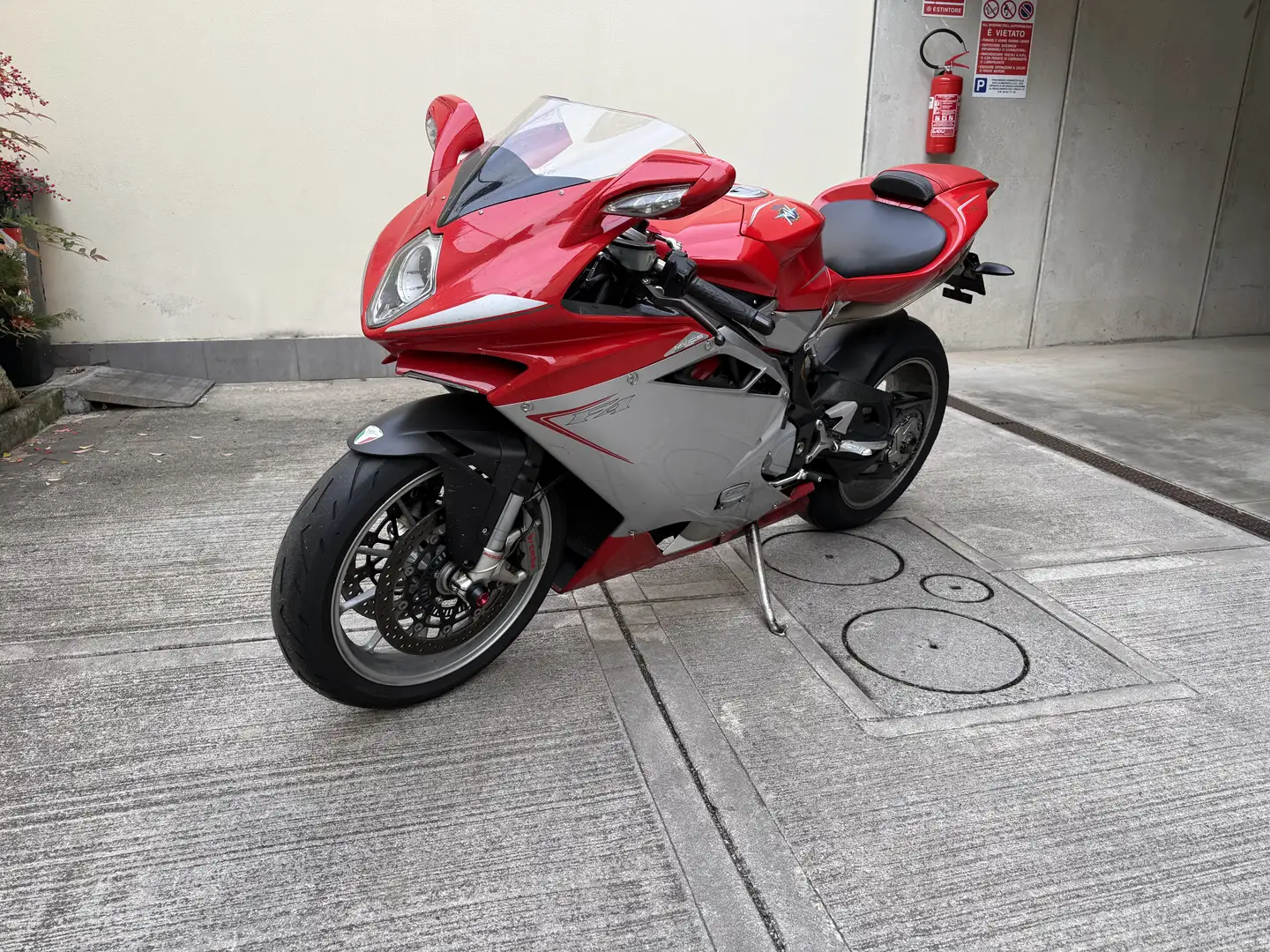 MV Agusta F4 1000 Paraleva Freno. Tamponi Anteriori - 2