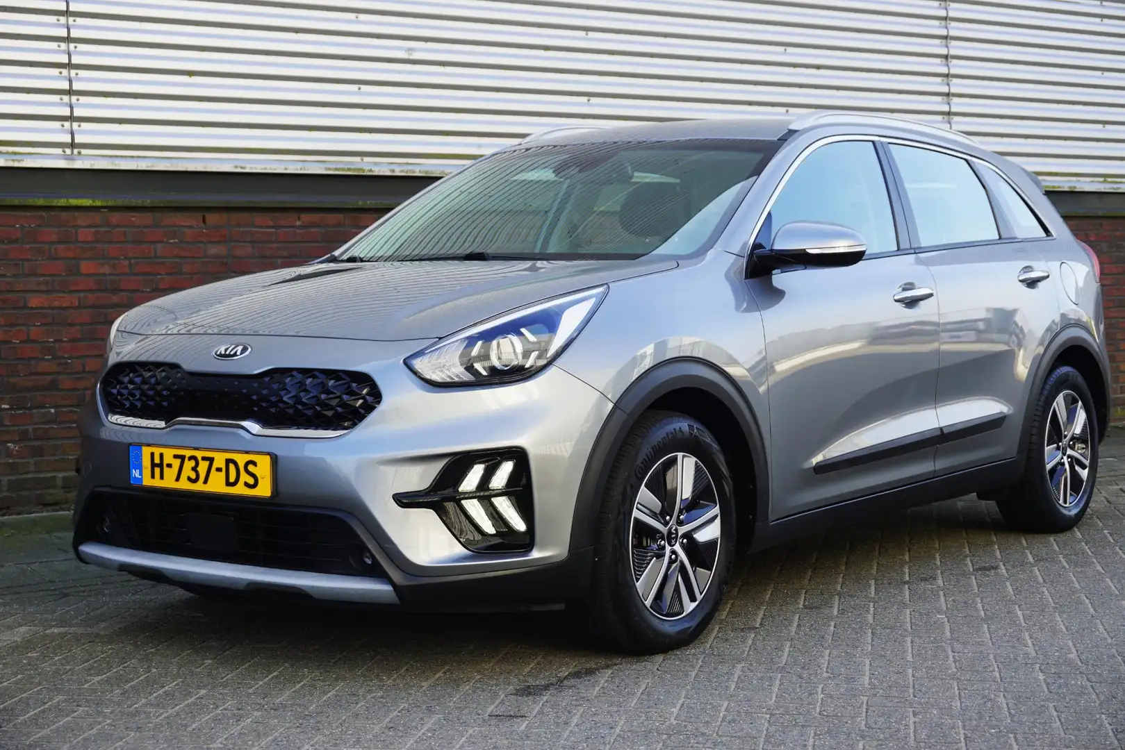 Kia Niro 1.6 GDi Hybrid DynamicLine Trekhaak Dealeronderhou Grijs - 1