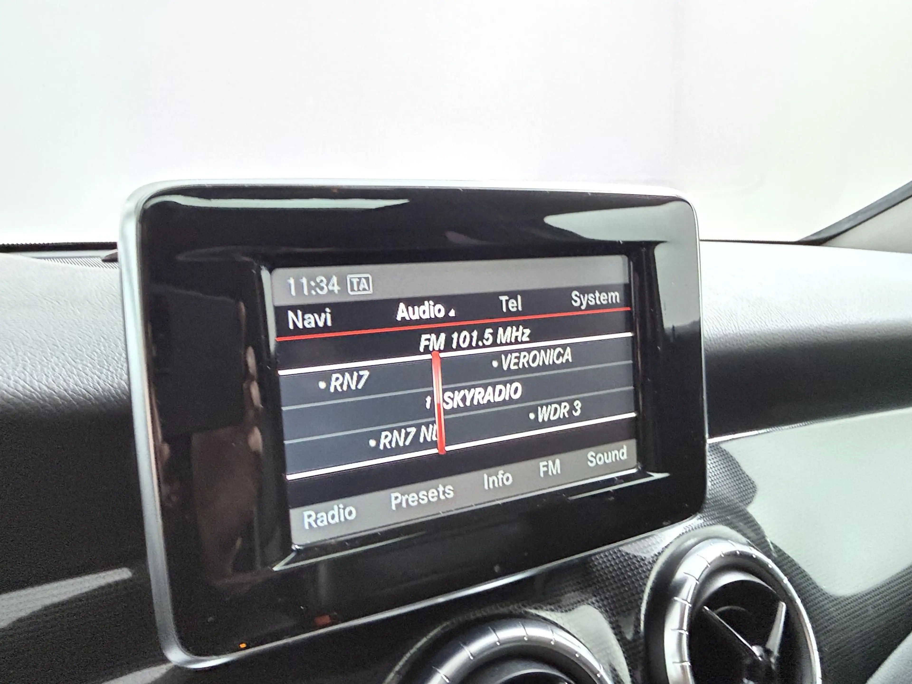 Mercedes-Benz CLA 180 BlueEFF. | Cruise Control | Panoramadak | 18" LMV! — photo 16