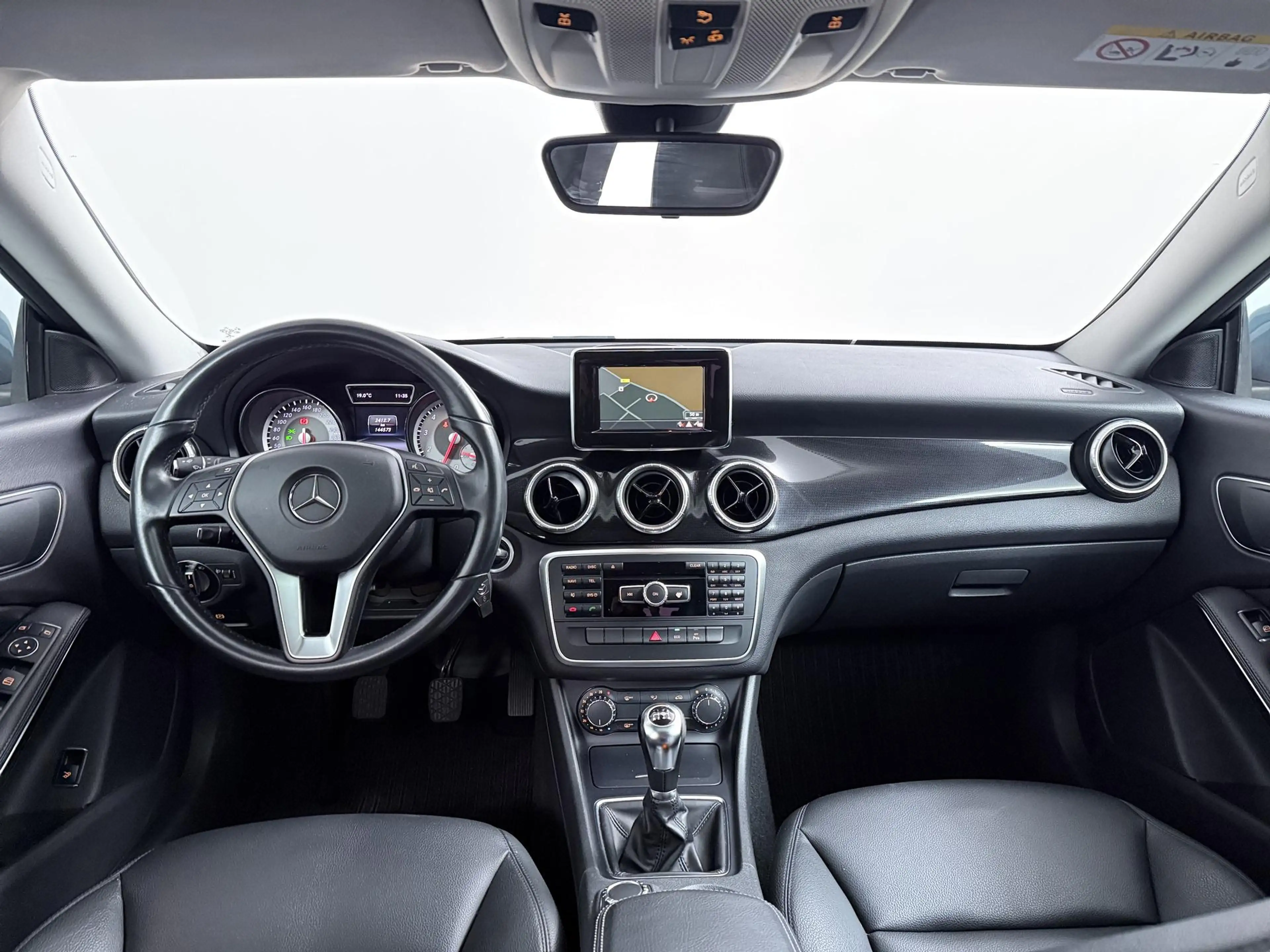 Mercedes-Benz CLA 180 BlueEFF. | Cruise Control | Panoramadak | 18" LMV! — photo 10
