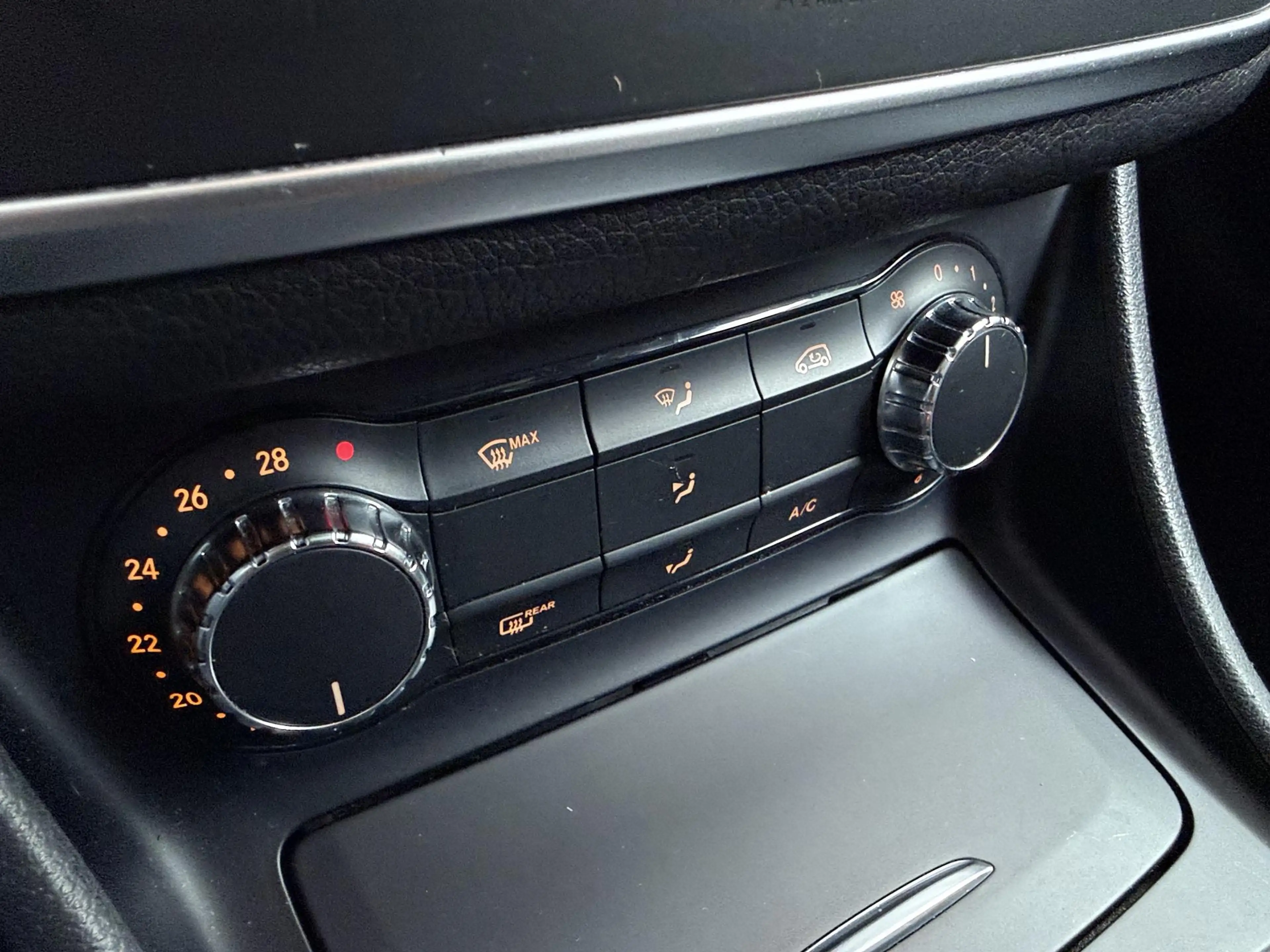 Mercedes-Benz CLA 180 BlueEFF. | Cruise Control | Panoramadak | 18" LMV! — photo 28