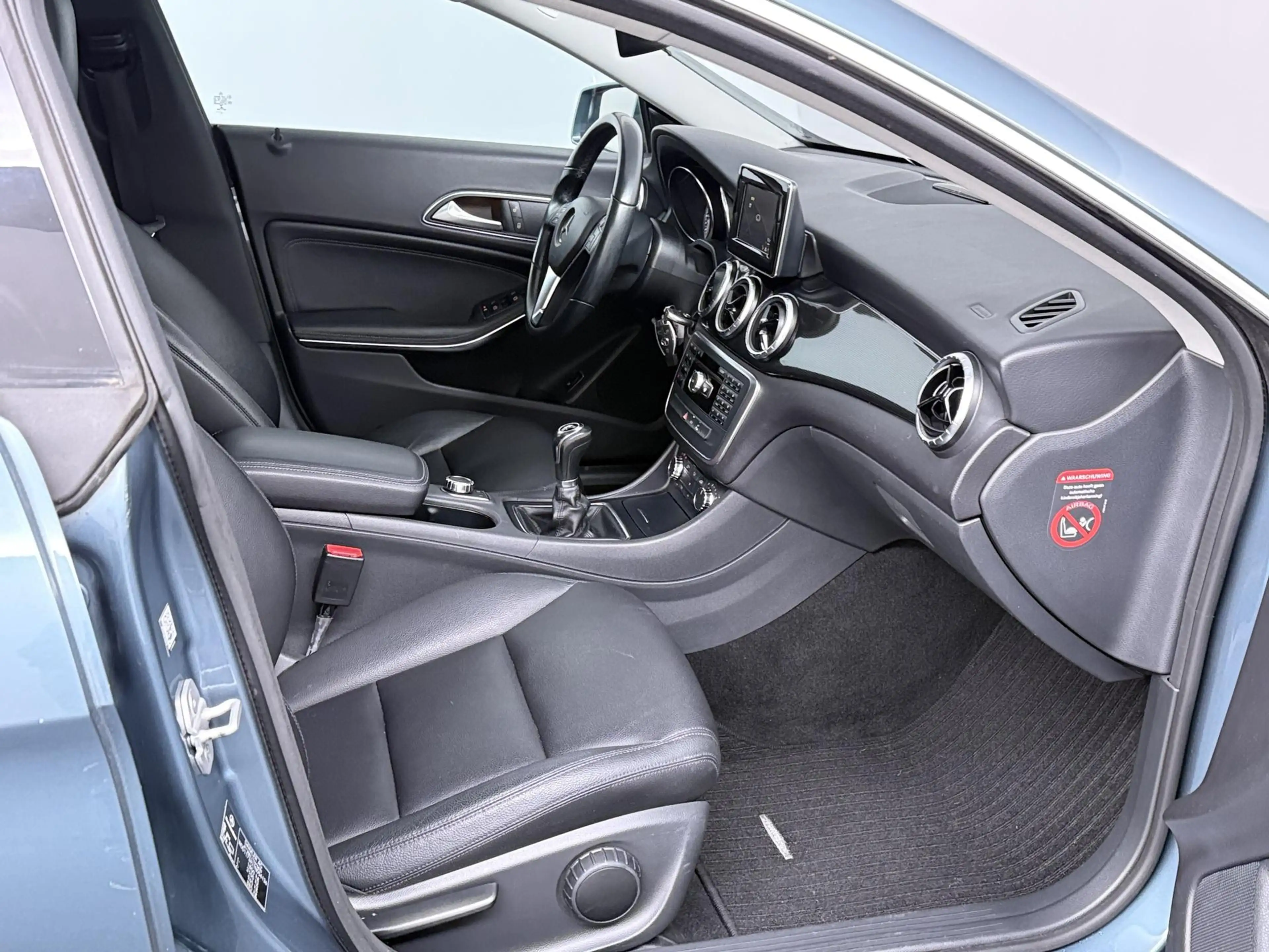 Mercedes-Benz CLA 180 BlueEFF. | Cruise Control | Panoramadak | 18" LMV! — photo 33